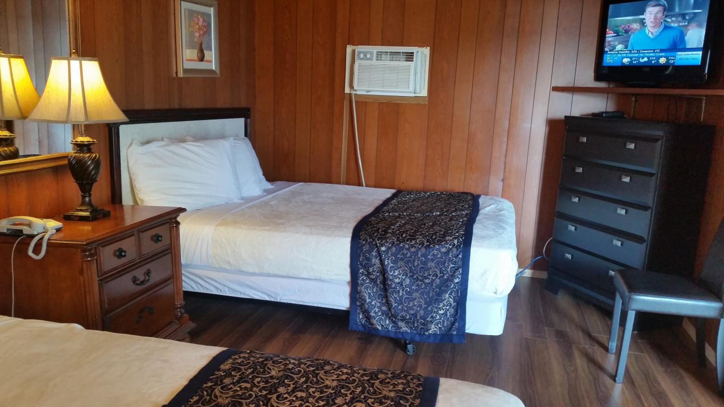 Queen Room photo 1