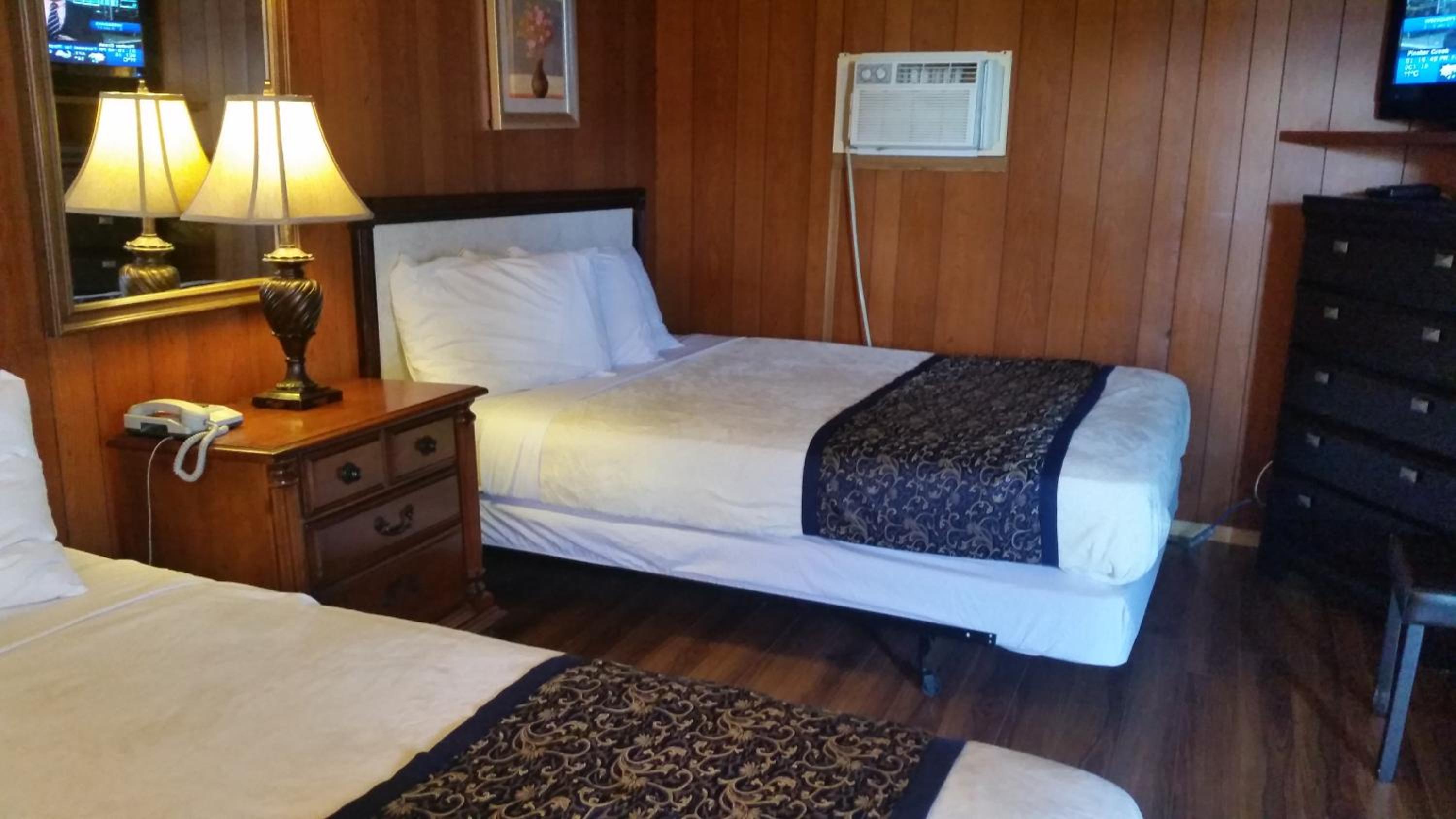 Queen Room photo 2