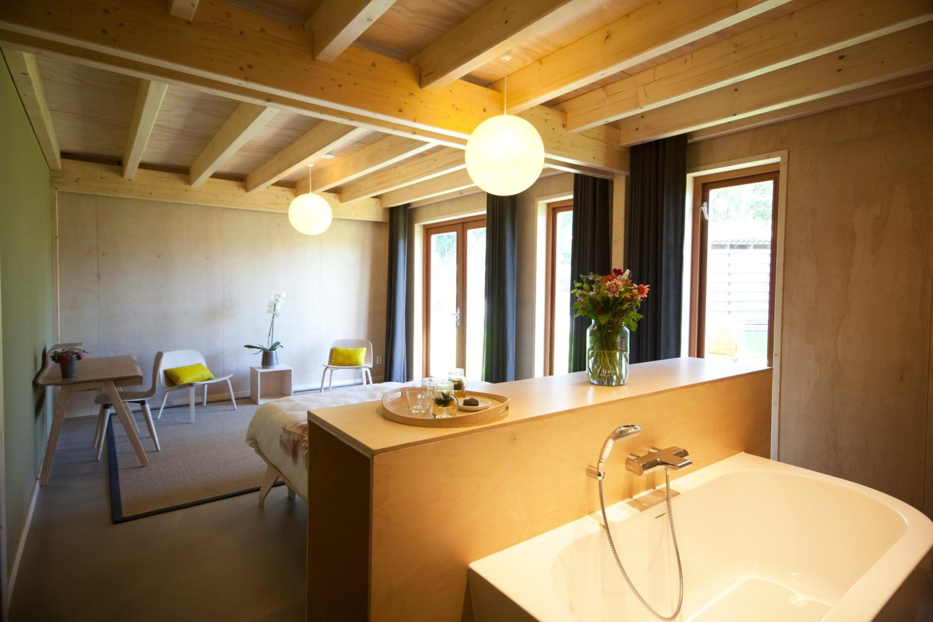 Deluxe Double Room with Bath photo 2