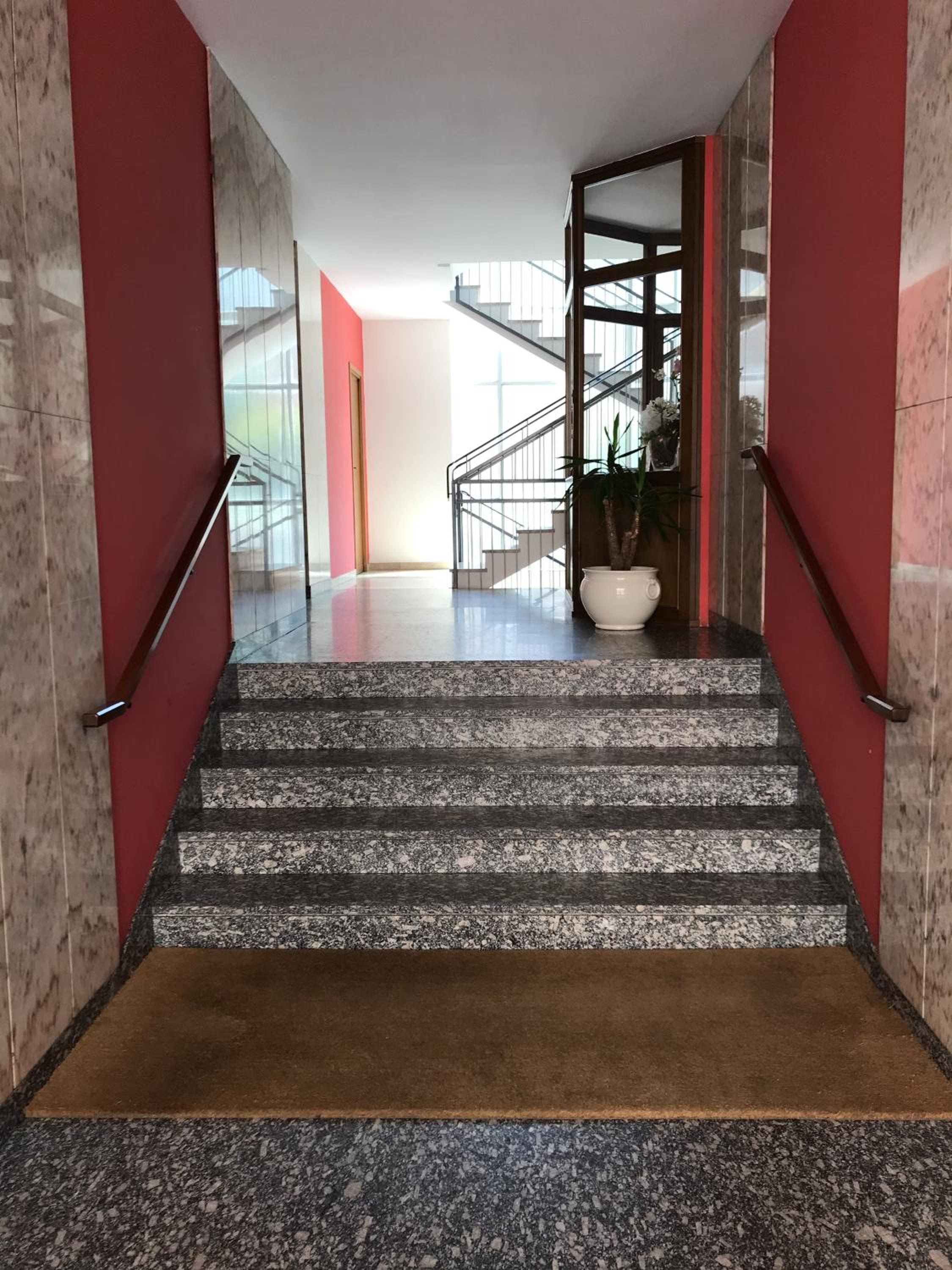 Apartment with Terrace - Photo 8