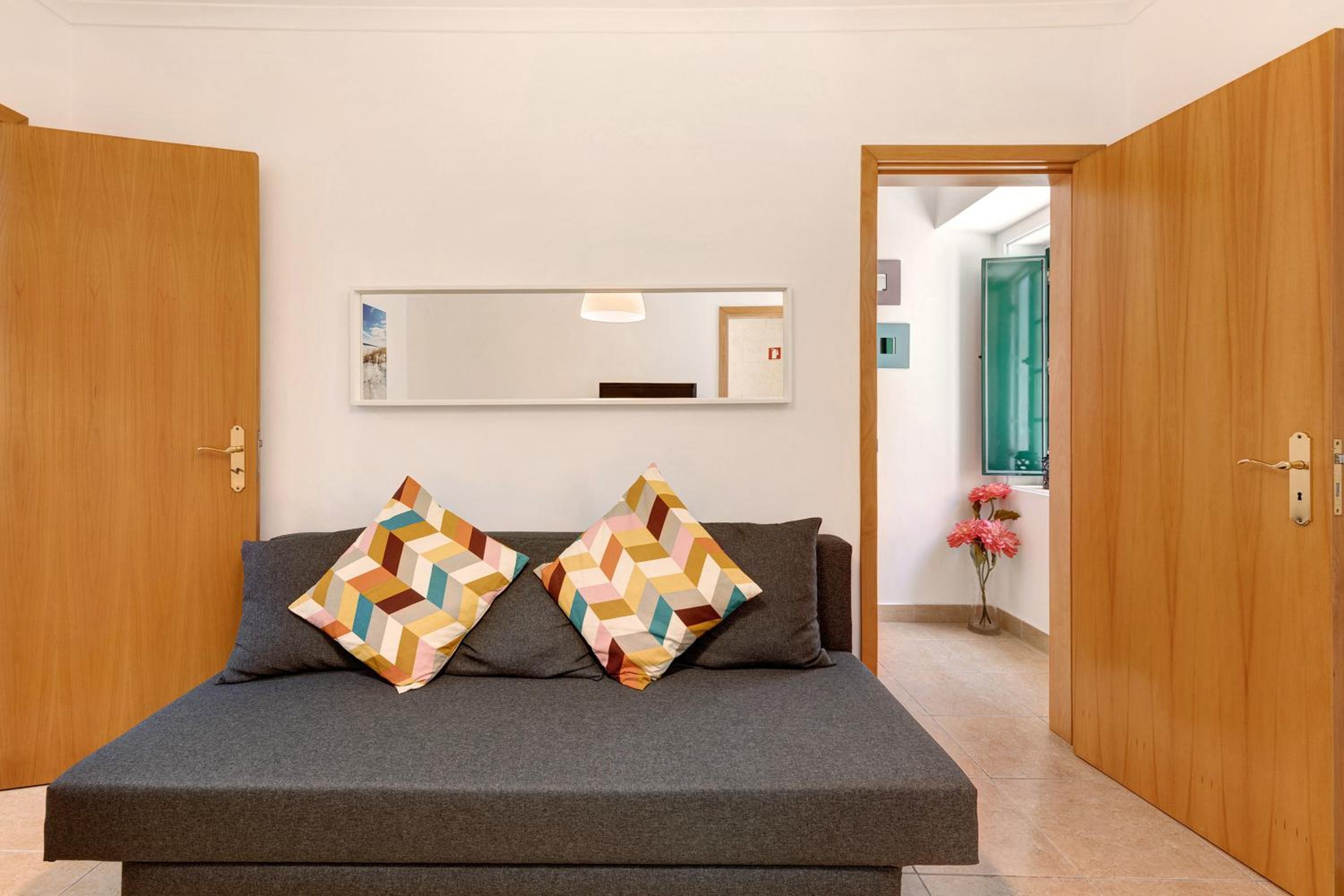 Two-Bedroom House - Photo 2