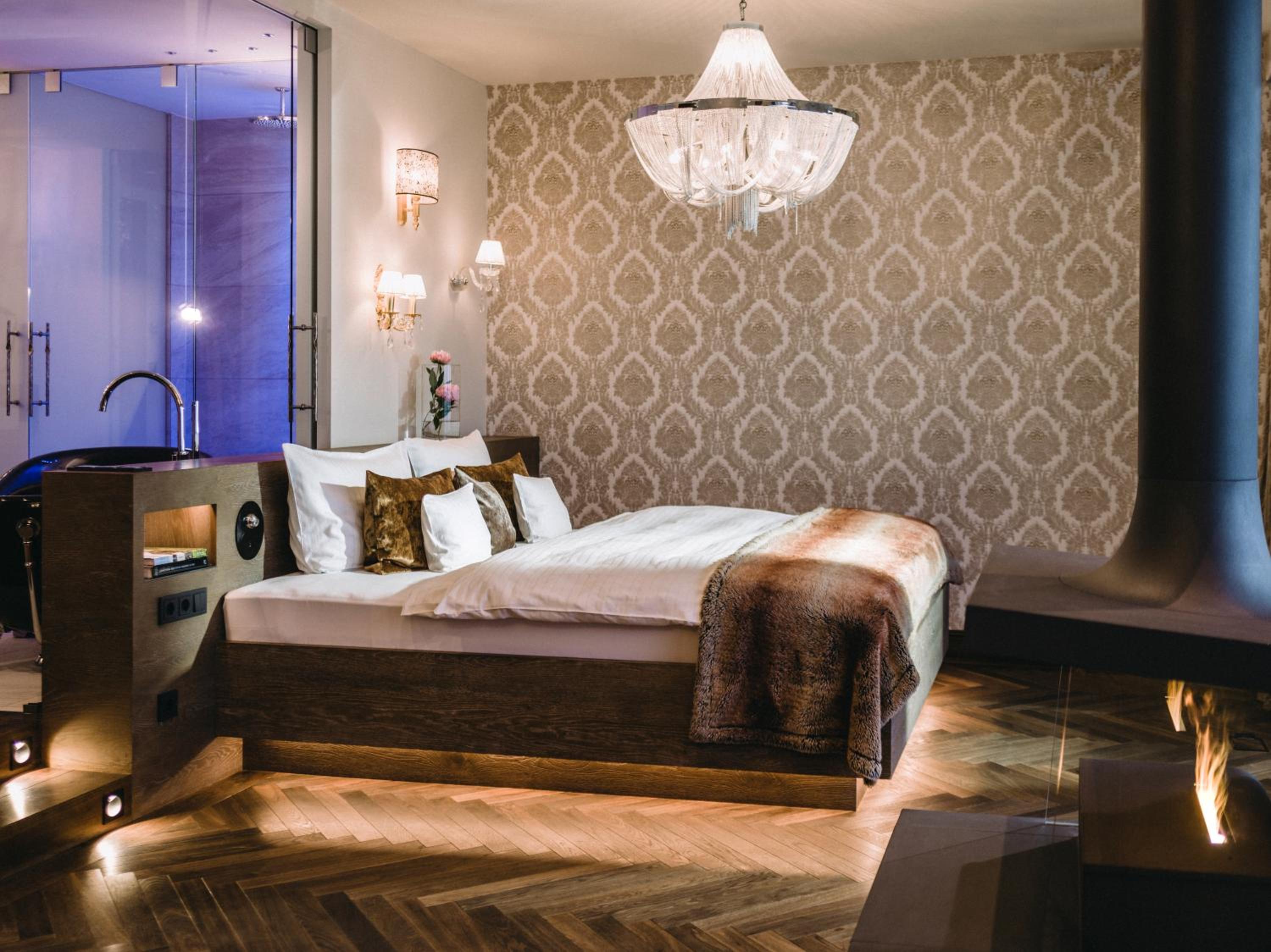 Deluxe Suite with Mountain View