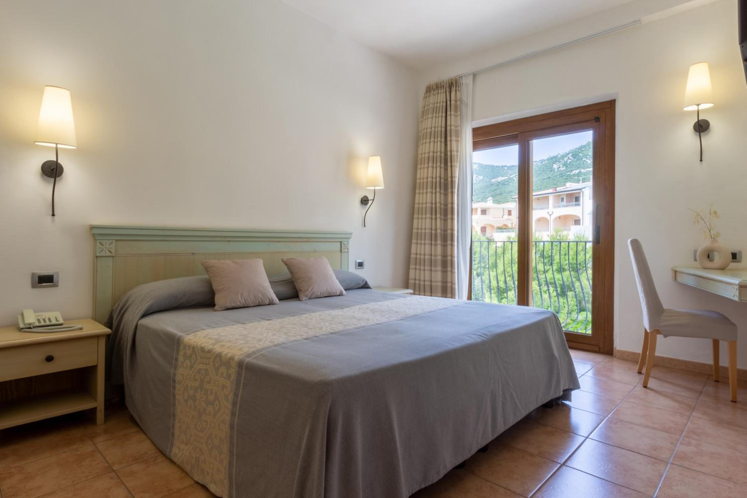 Classic Double Room with Mountain View