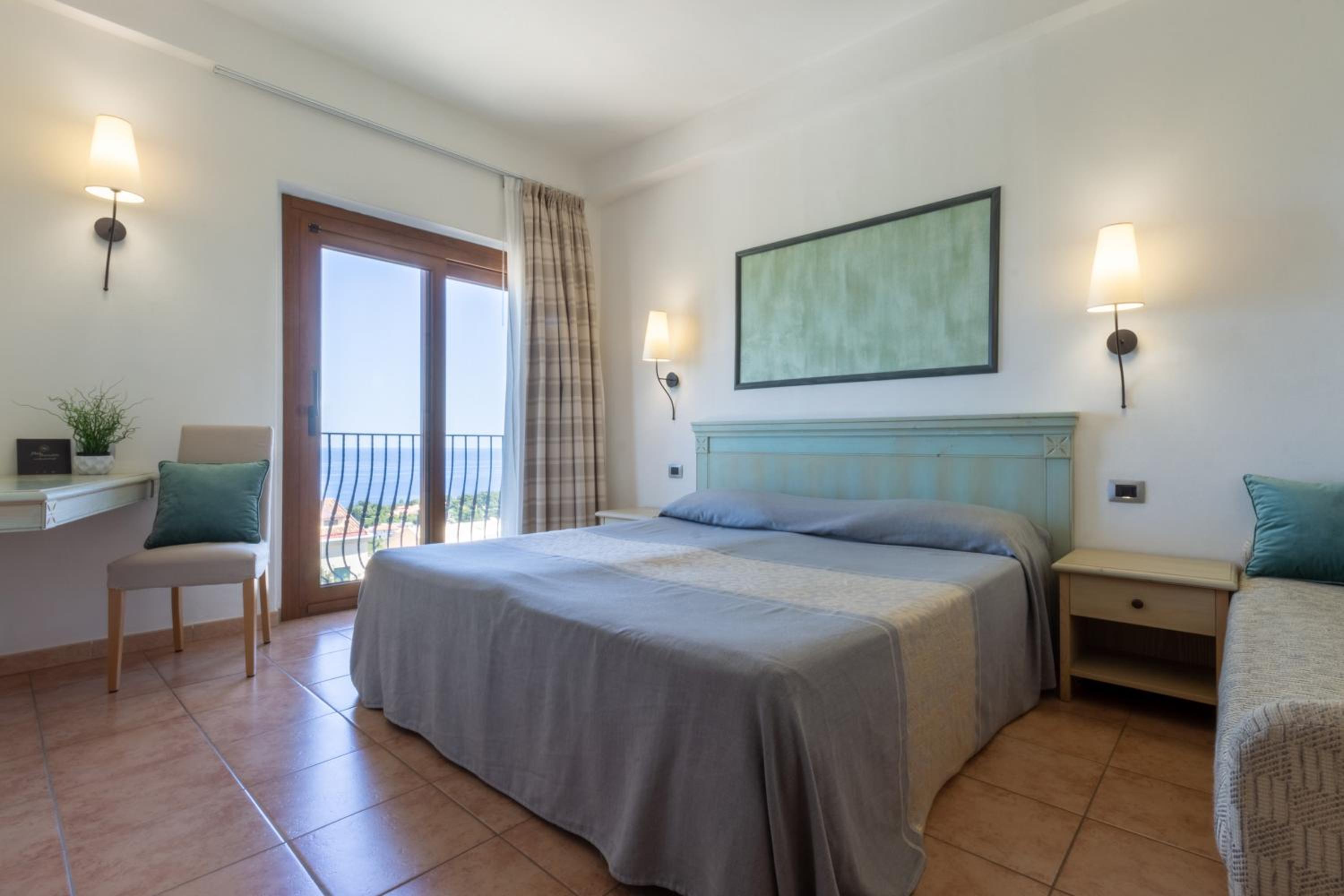 Double Room with Sea View - Photo 7