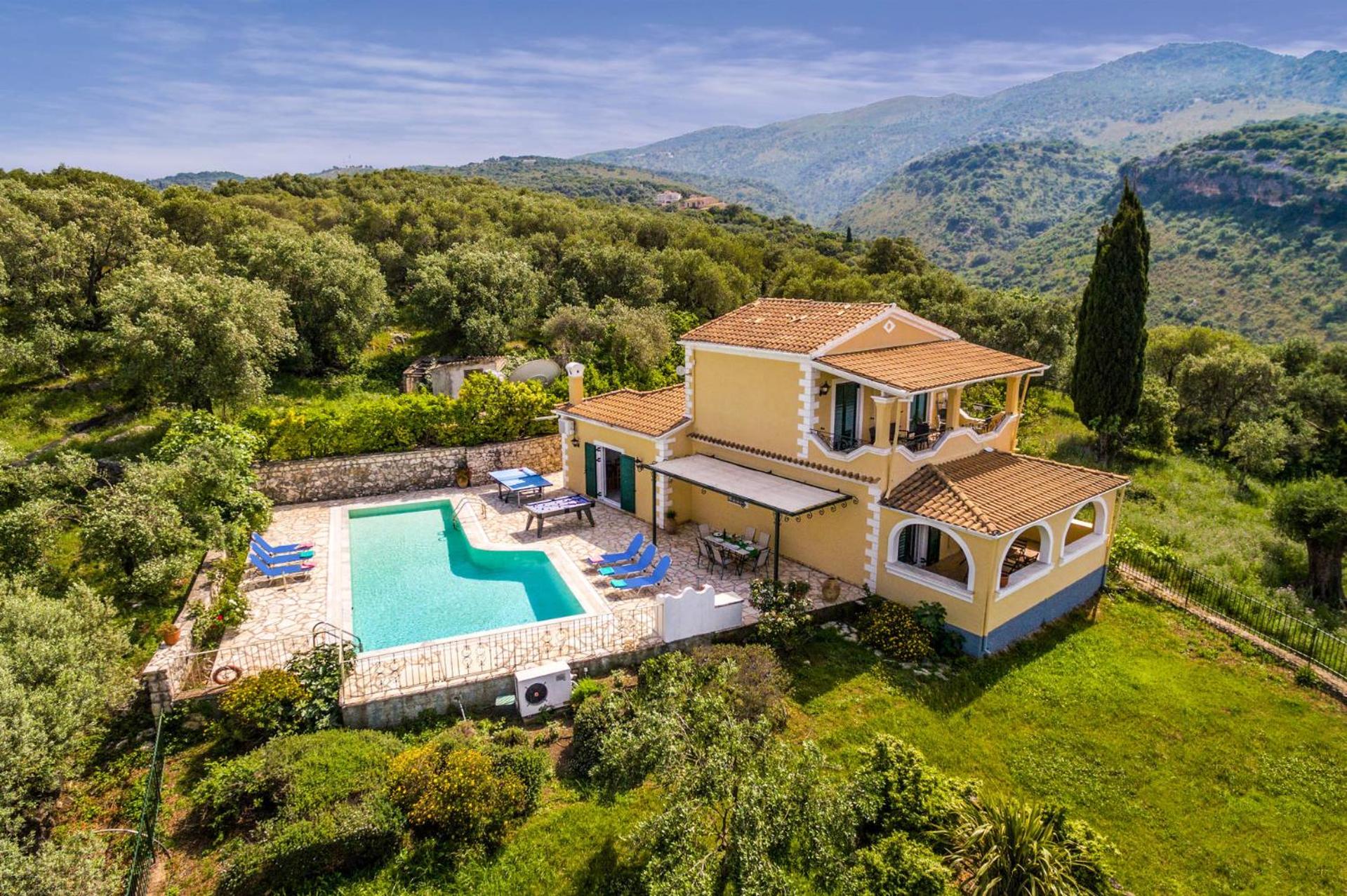Villa photo 2