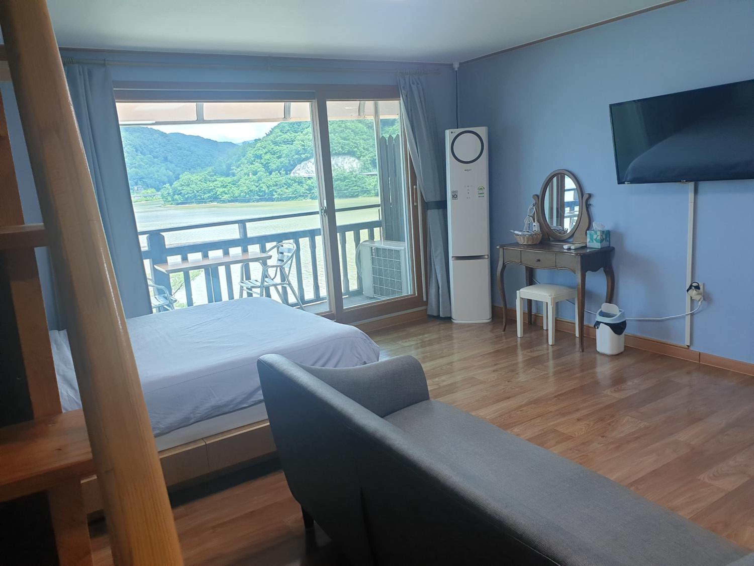 One-Bedroom House photo 2