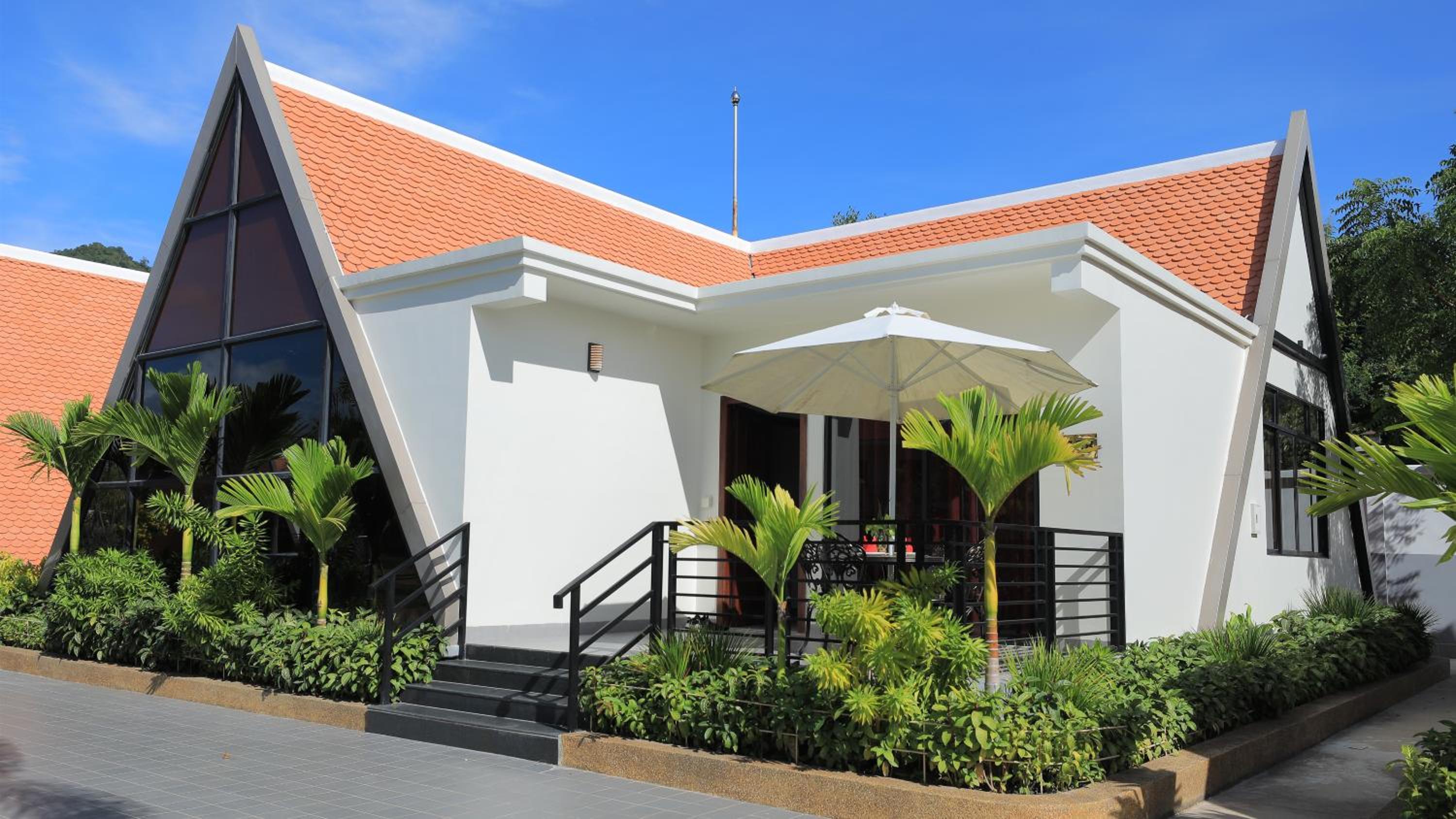 Two Bedroom Bungalow with Pool & Garden View  - Photo 9