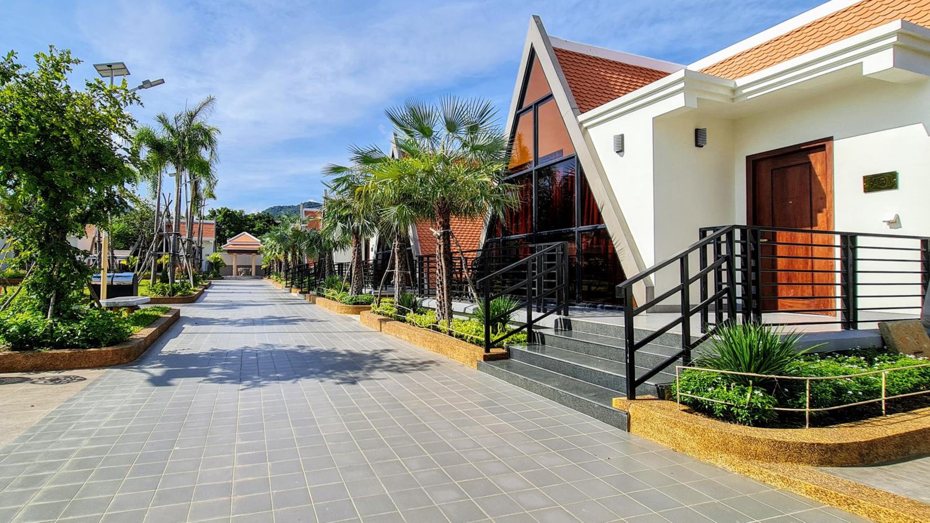 One Bedroom Bungalow with Pool & Garden View - Photo 1