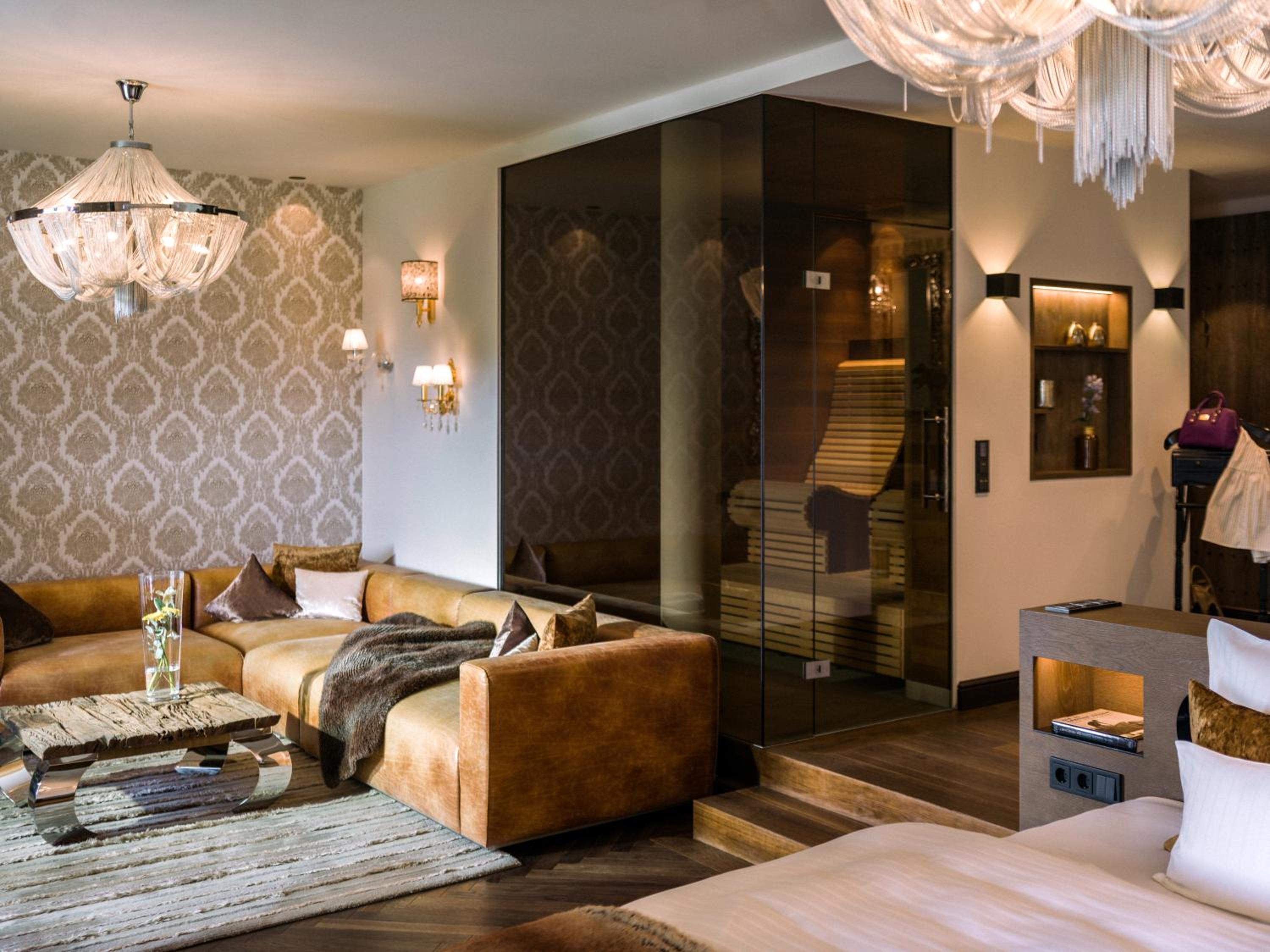 Deluxe Suite with Mountain View photo 3