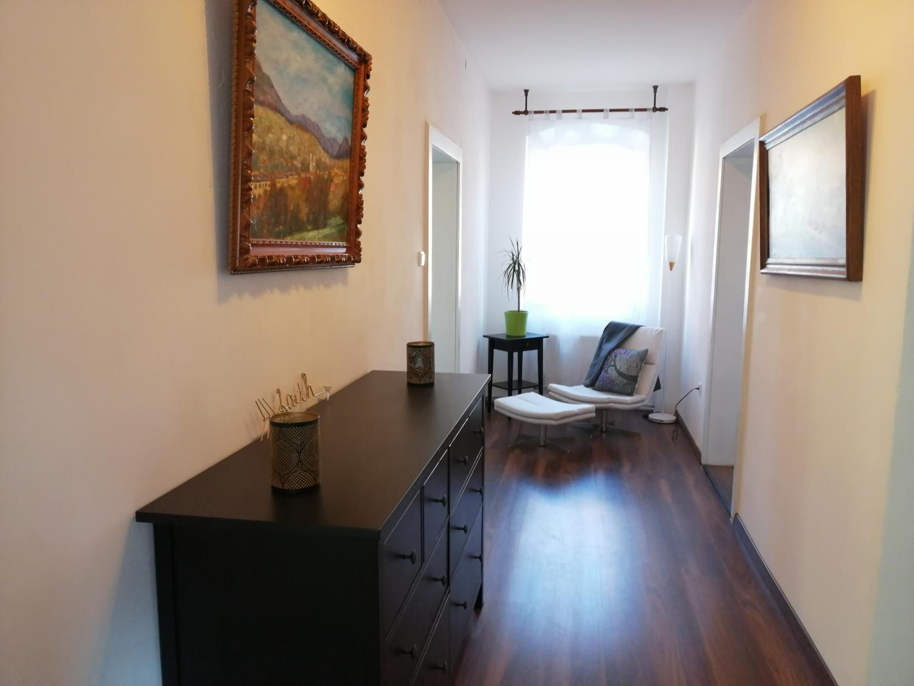 Five-Bedroom House photo 1