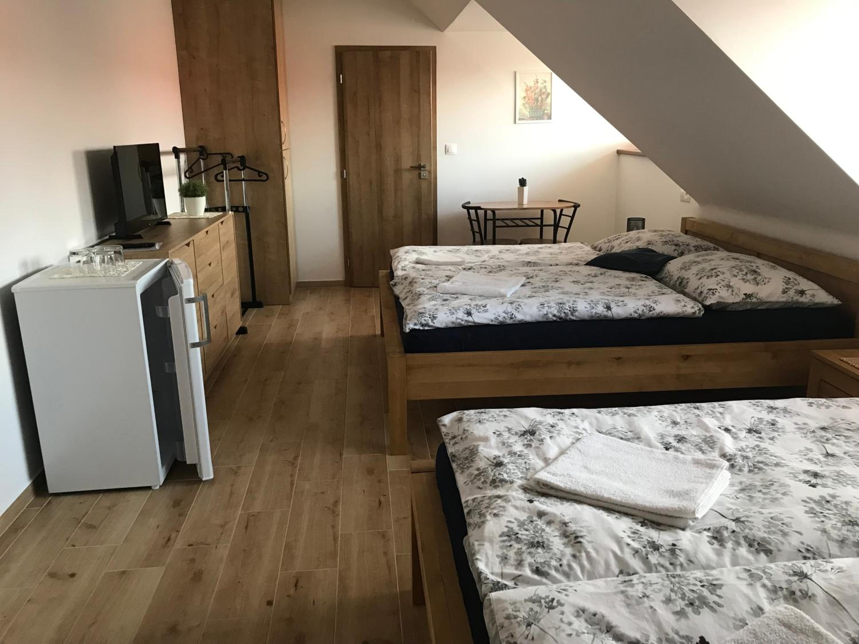 Quadruple Room with Private Bathroom photo 1