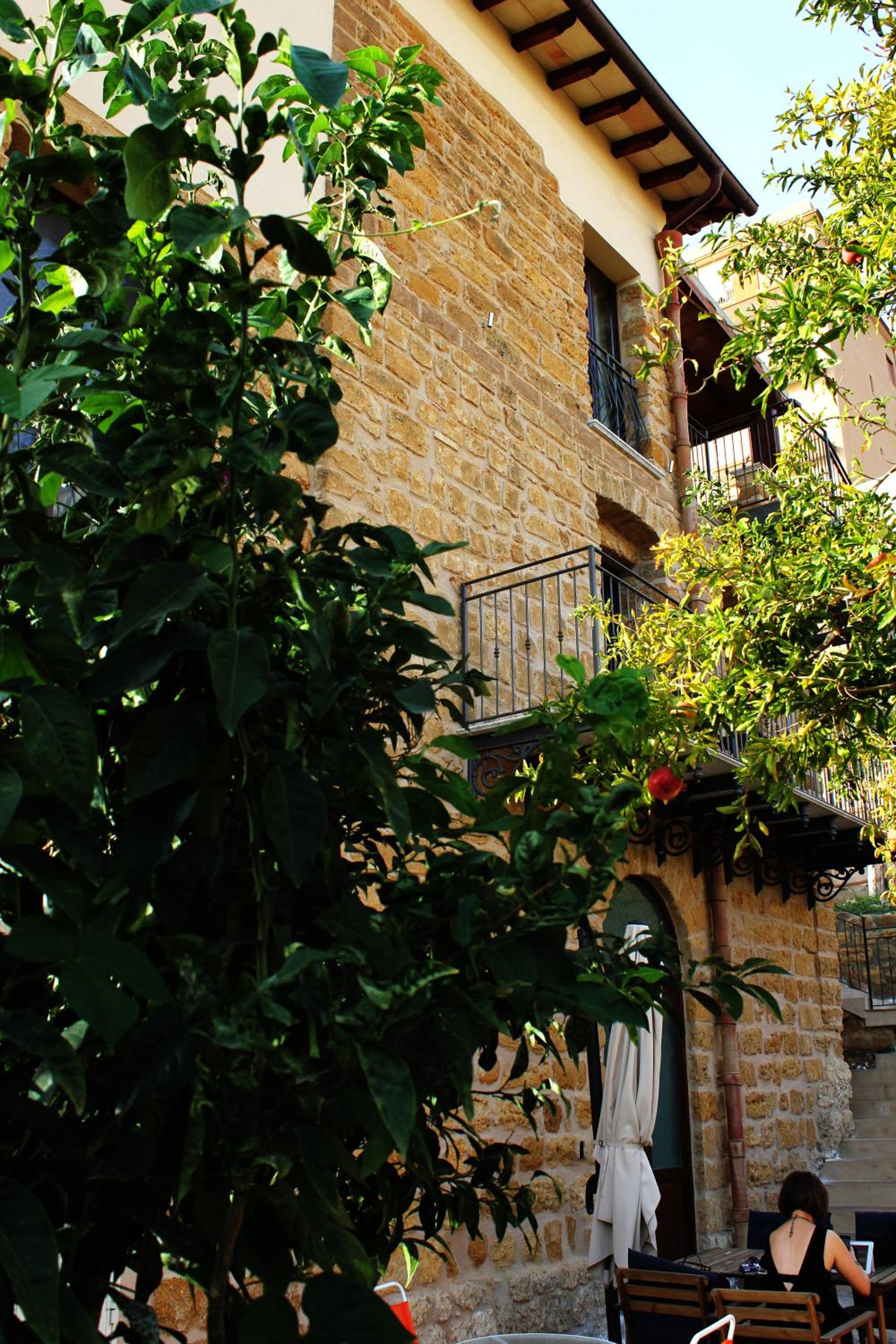 Suite with Garden View - Photo 10