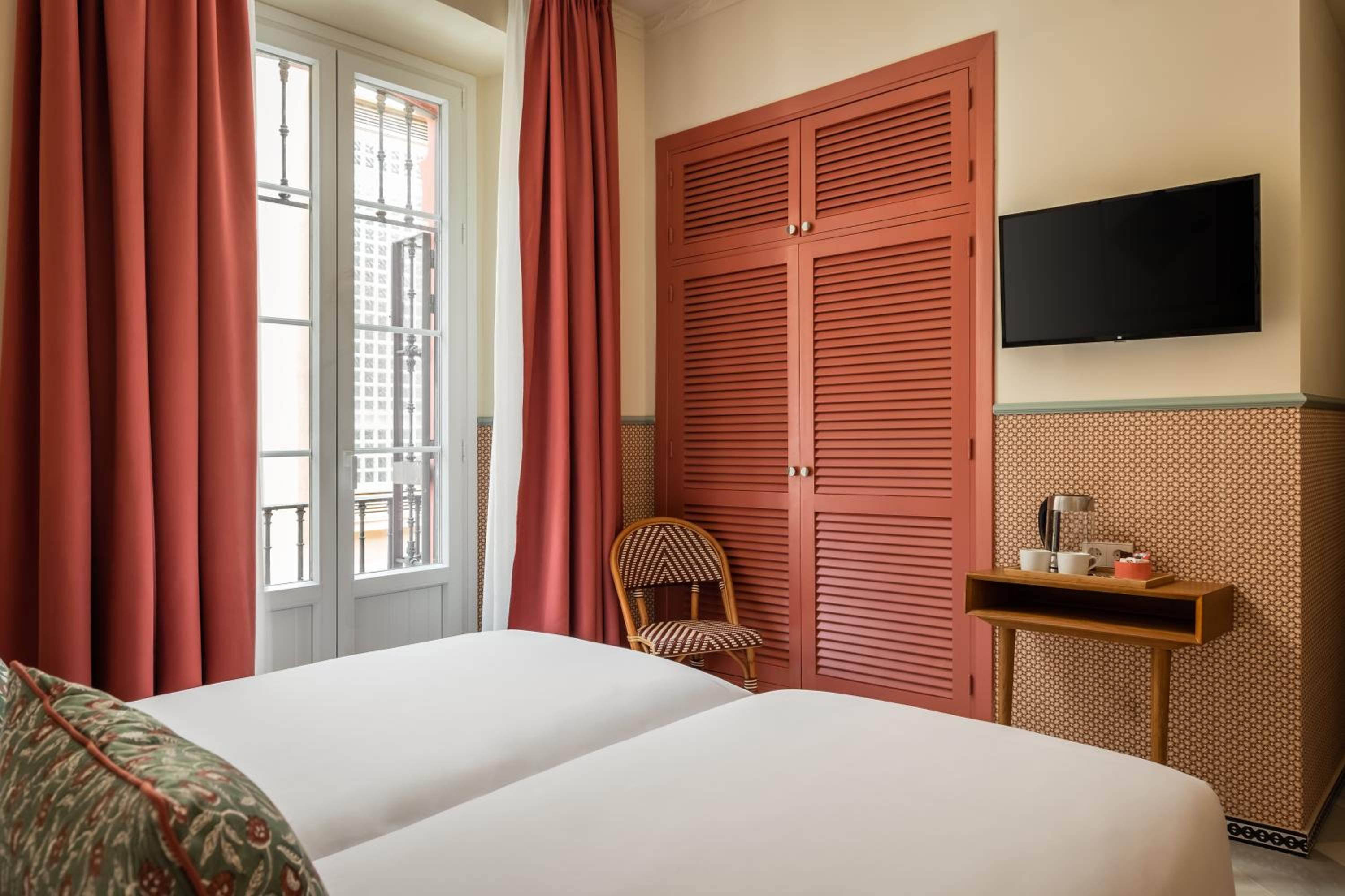 Twin Room - Photo 4
