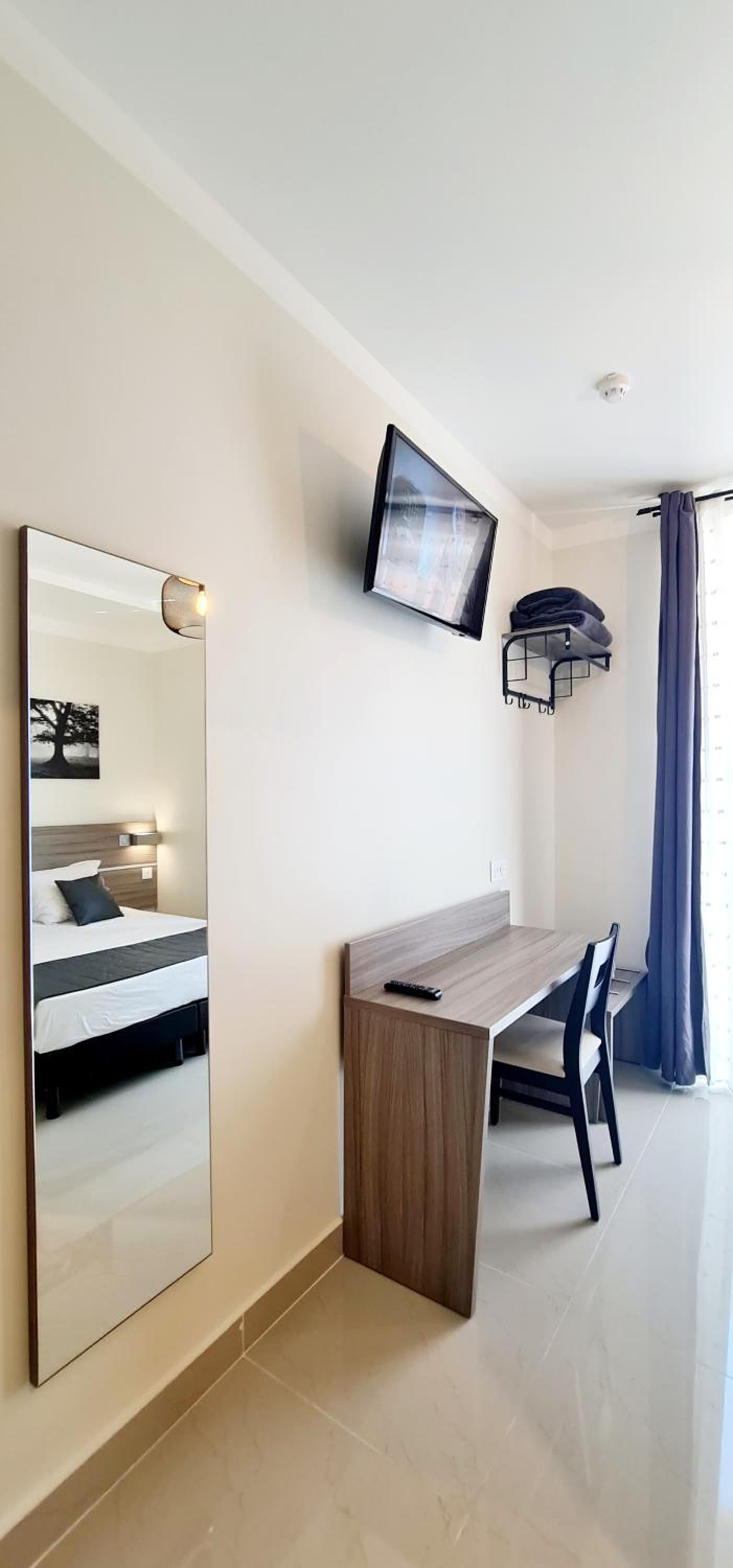 Double or Twin Room - Photo 9
