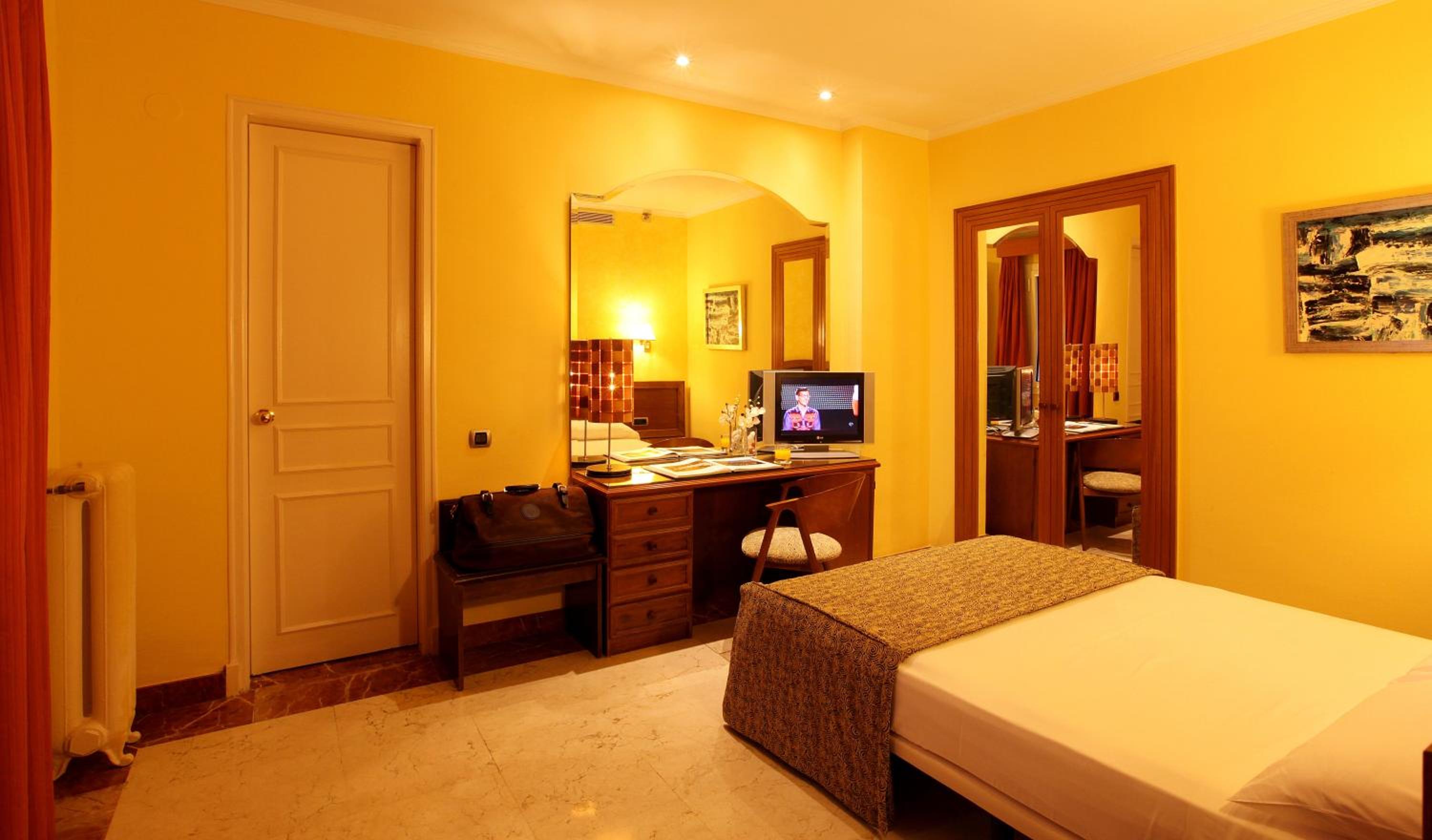 Double Room (1 Adult) photo 2
