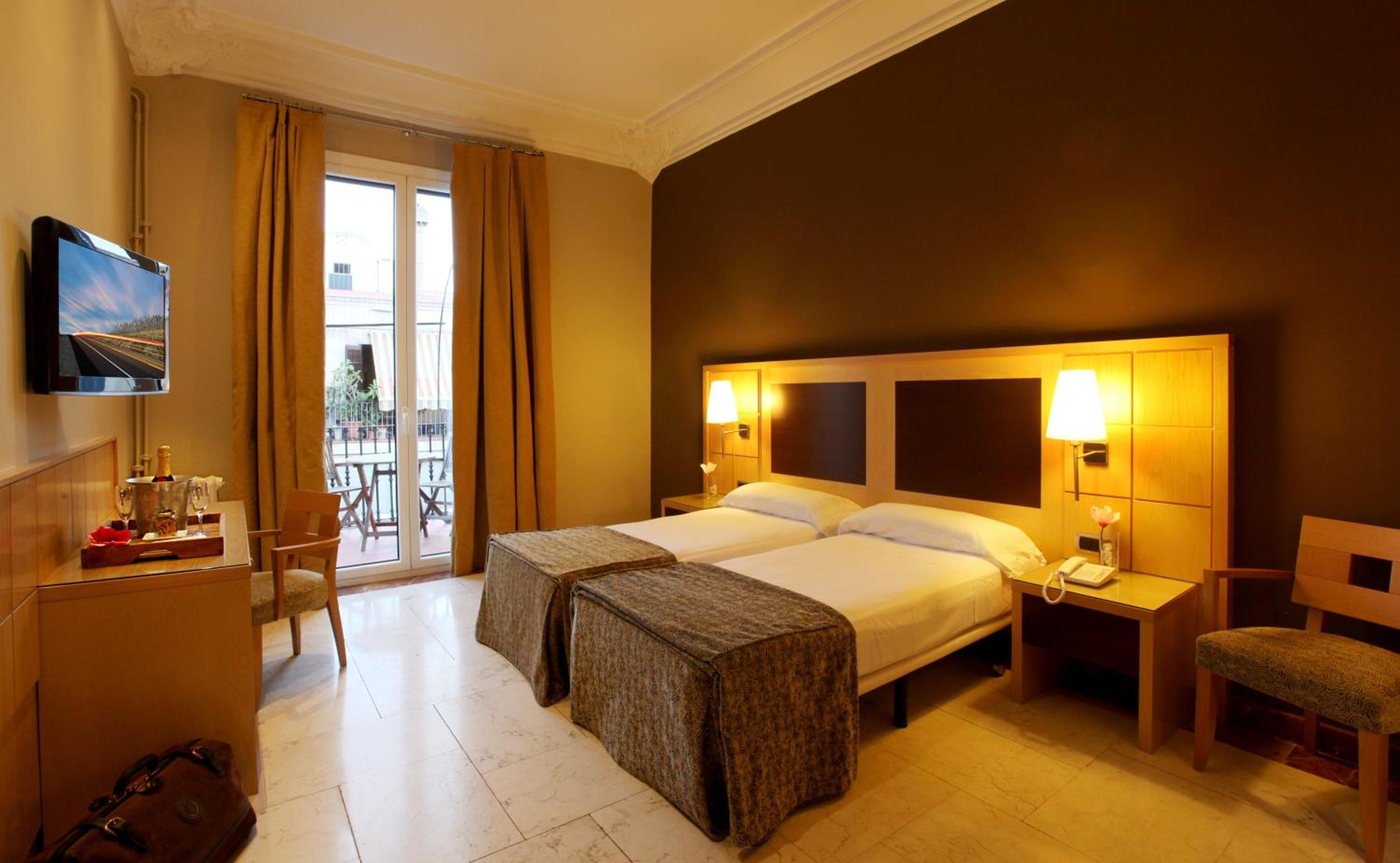 Double or Twin Room photo 3