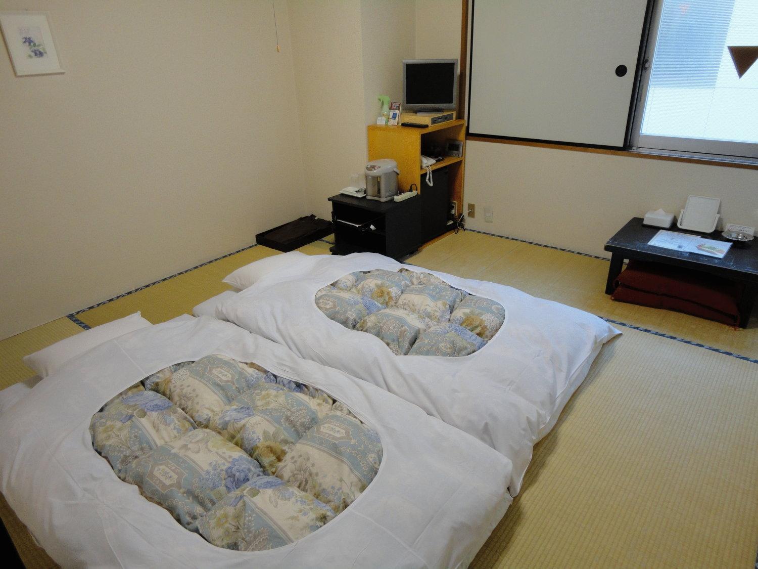 Japanese-Style Twin Room - Smoking photo 1