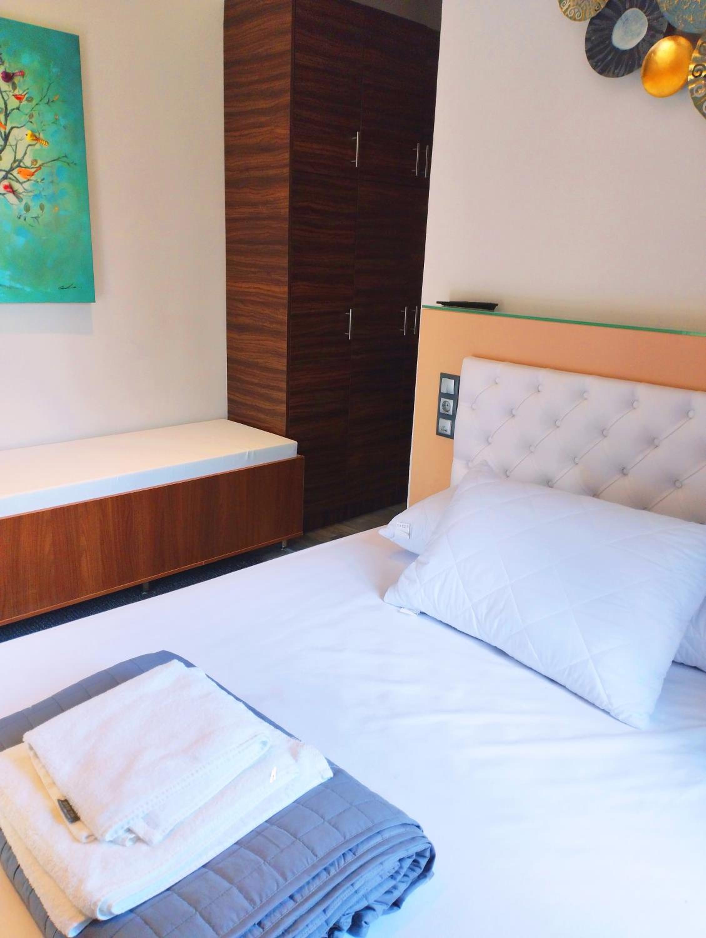 One-Bedroom Apartment - Photo 4