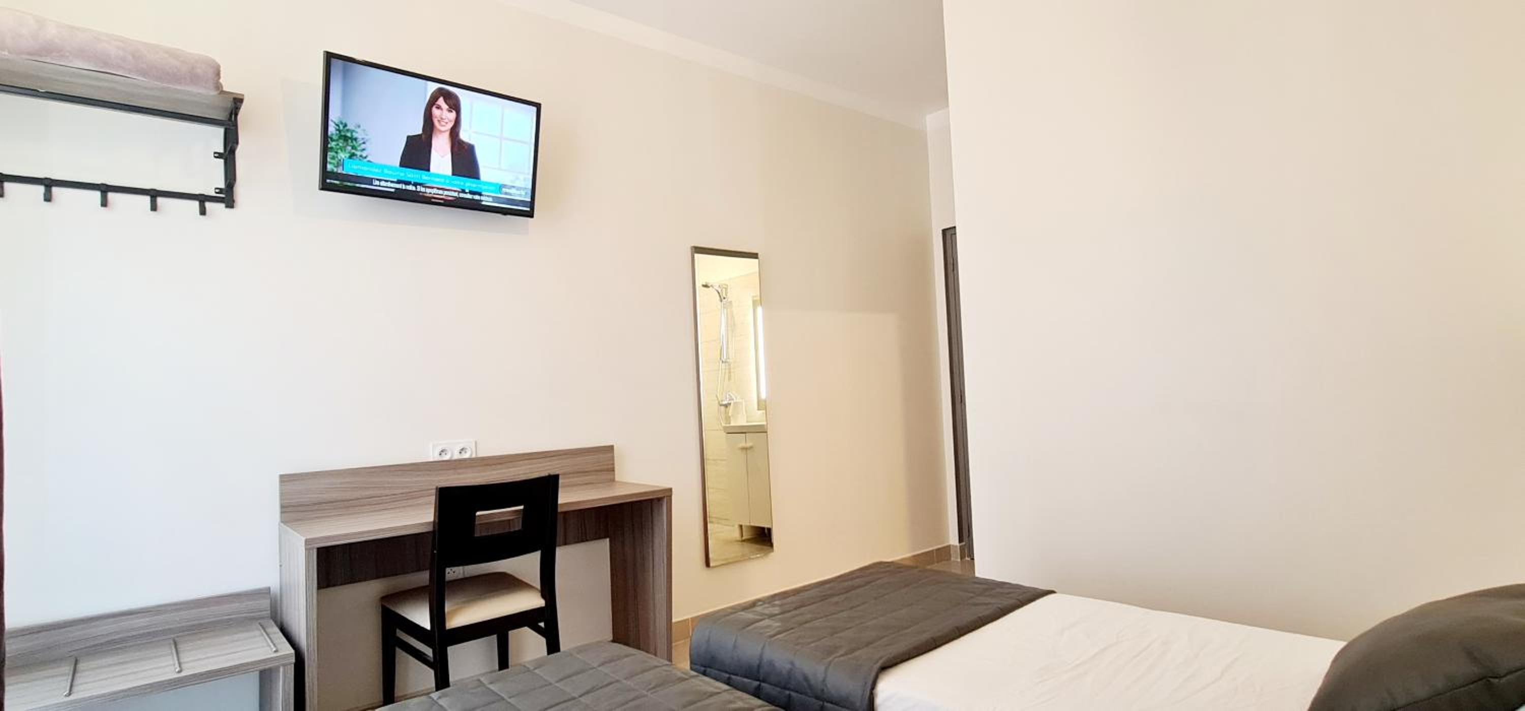 Double or Twin Room - Photo 7