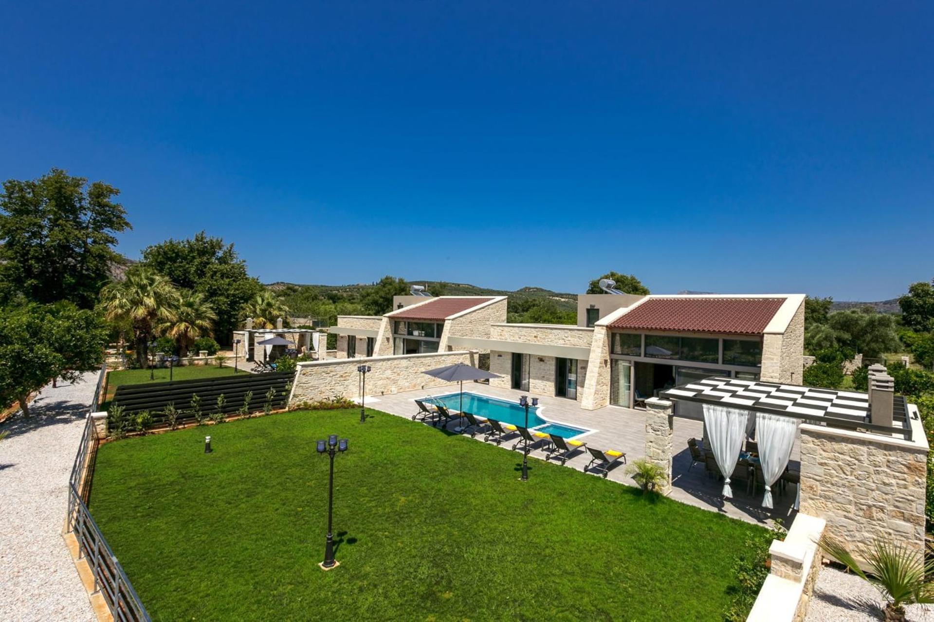 Villa photo 2