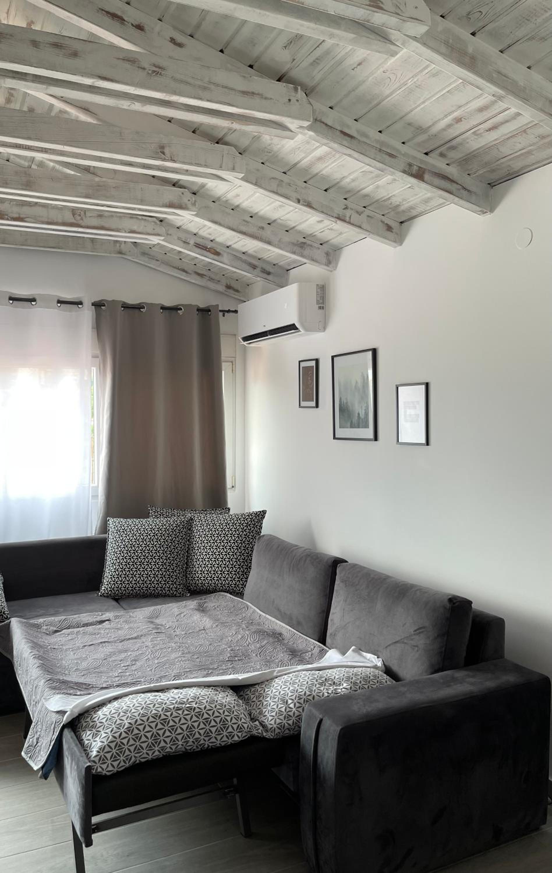 One-Bedroom Apartment - Photo 15