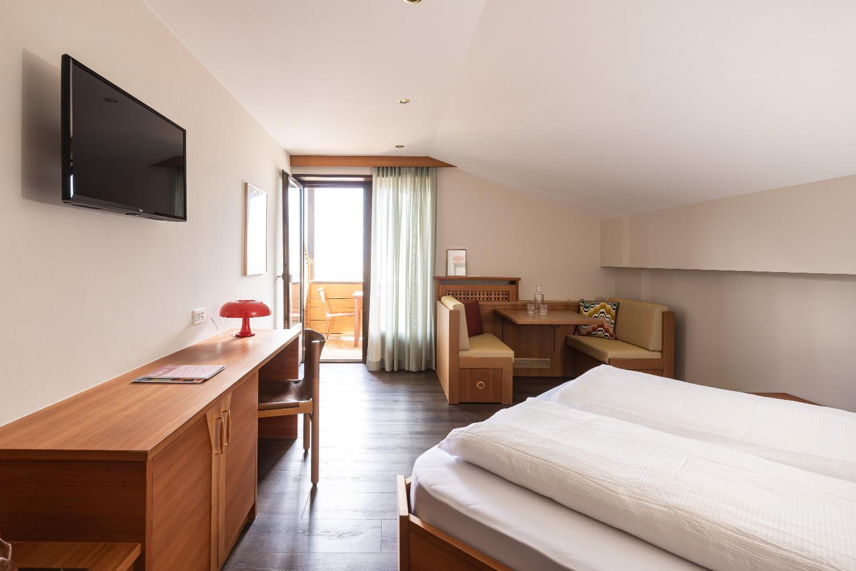 Double Room with Balcony (2 Adults + 1 Child) photo 3