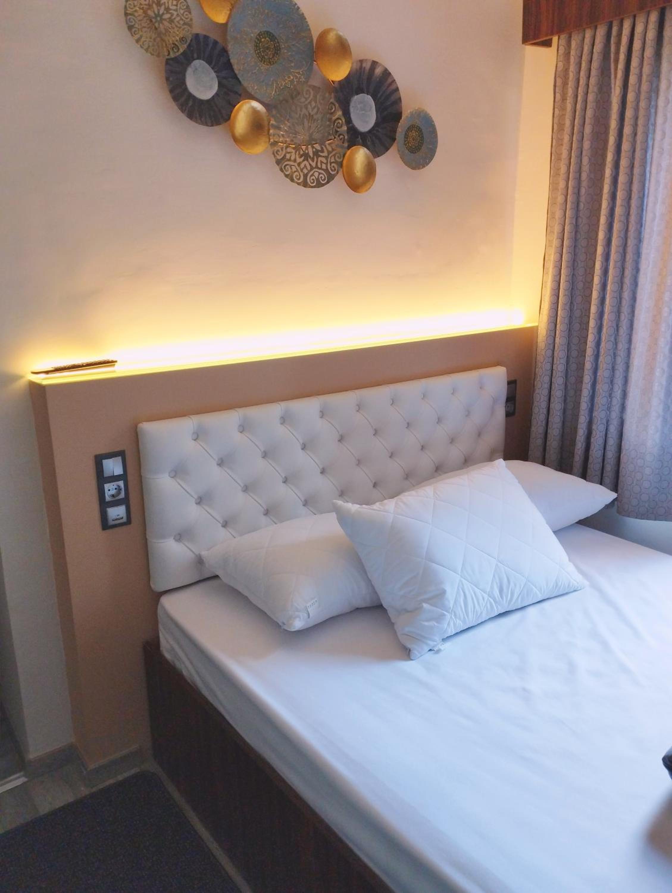 One-Bedroom Apartment - Photo 3
