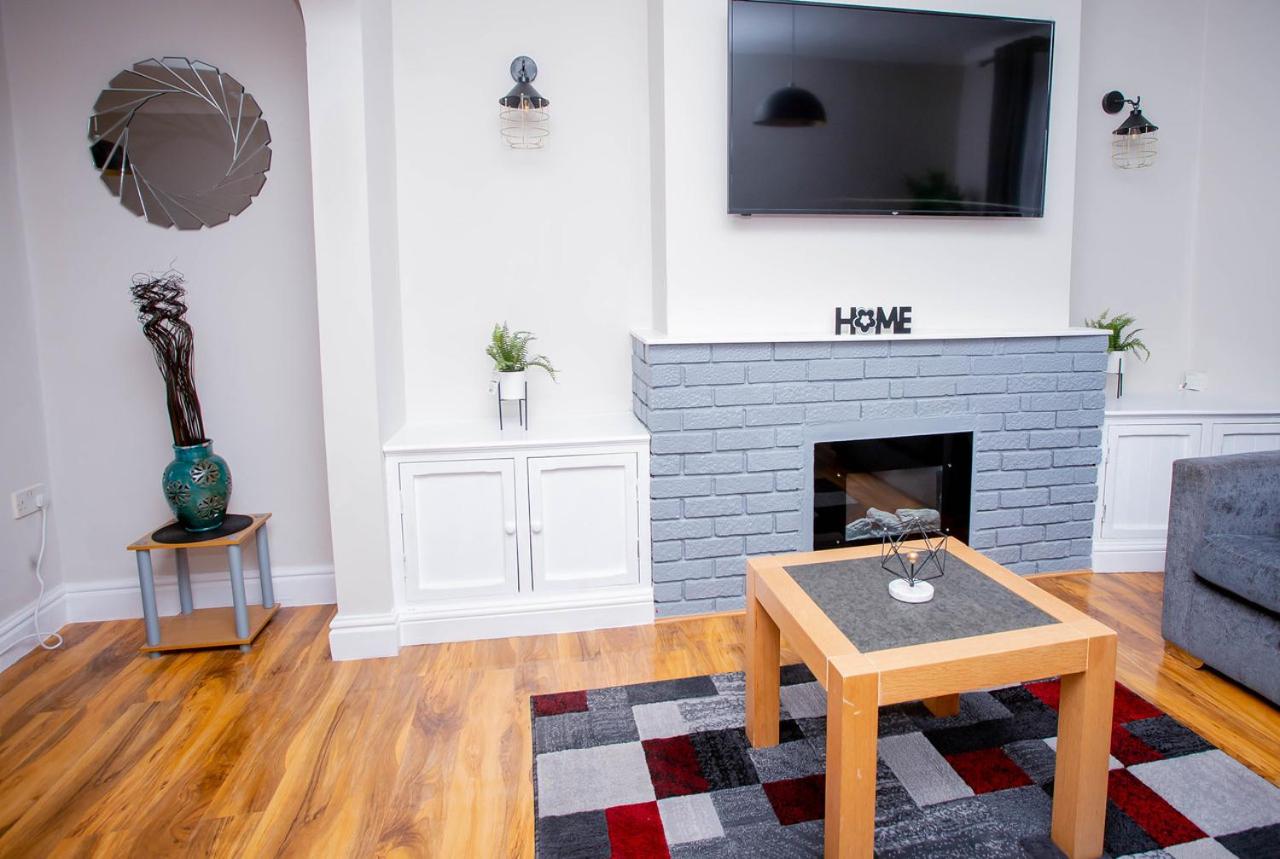 Three-Bedroom House photo 3
