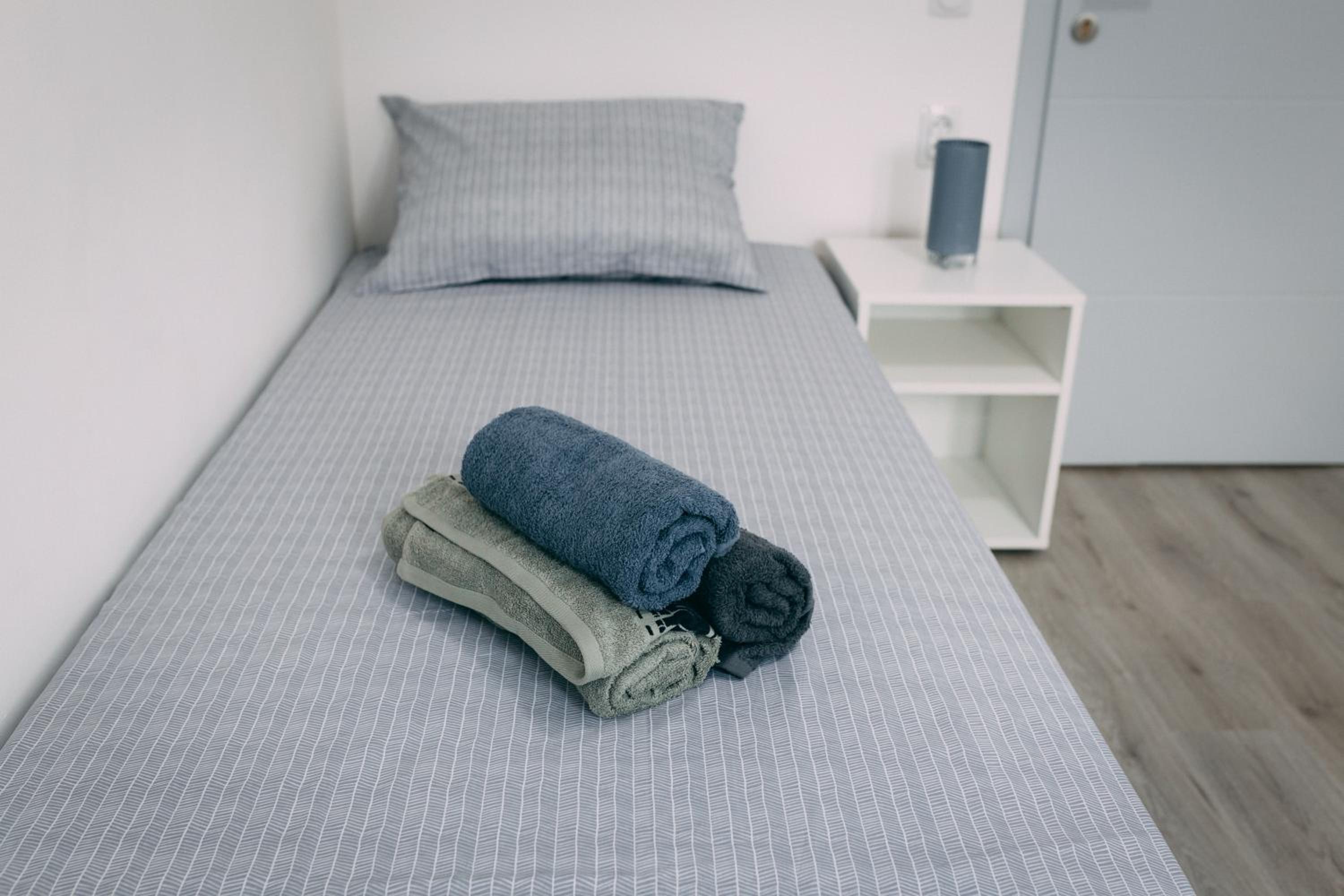 Single Room with Bathroom photo 2