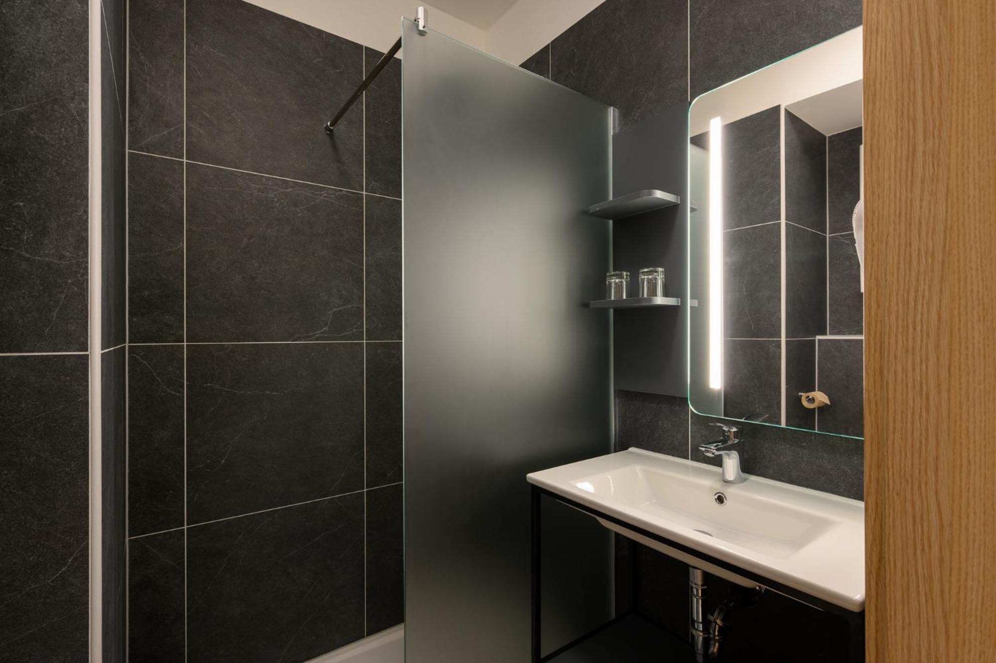 Double Room - Photo 6