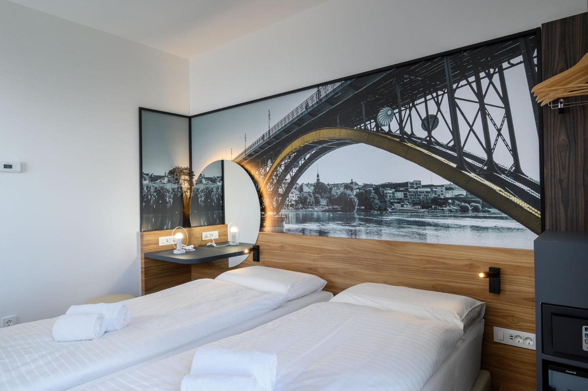 Twin Room - Photo 3