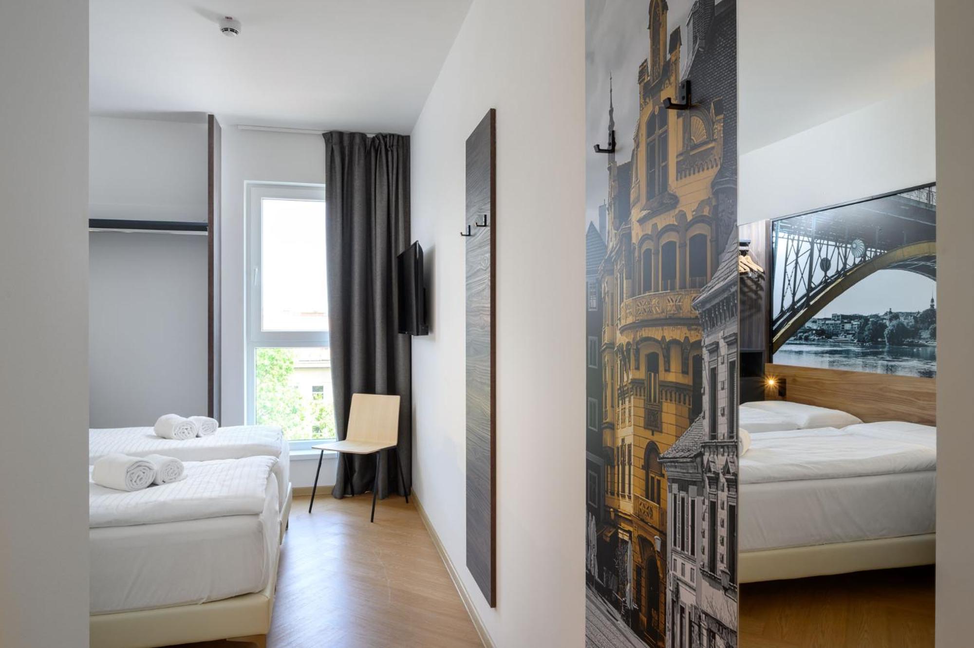 Twin Room - Photo 2
