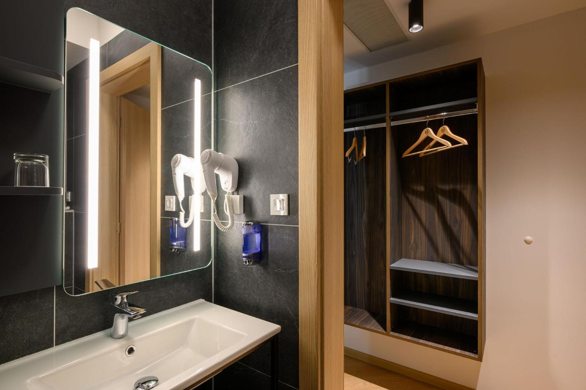 Double Room - Disability Access - Photo 4
