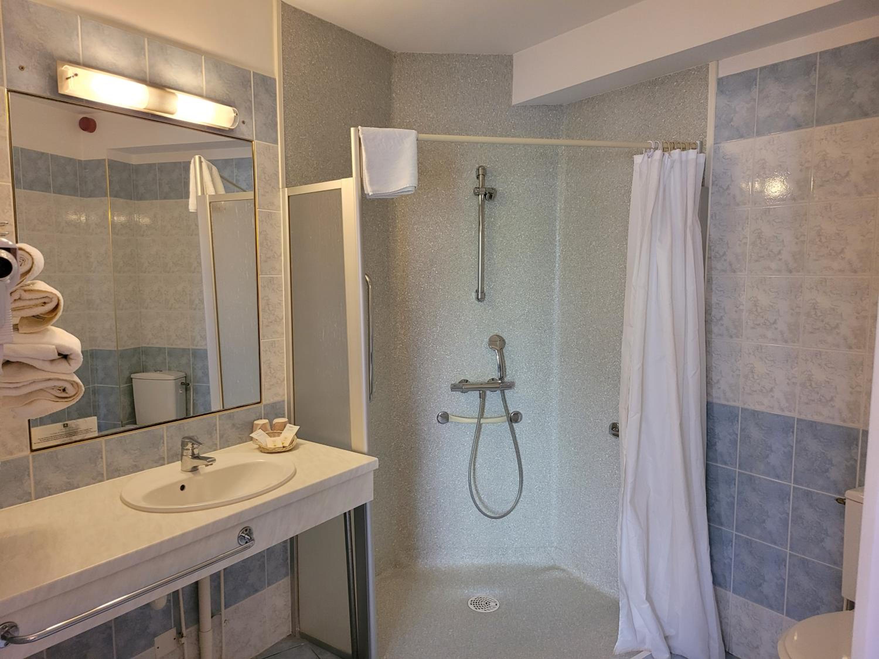 Comfort Triple Room - Photo 9