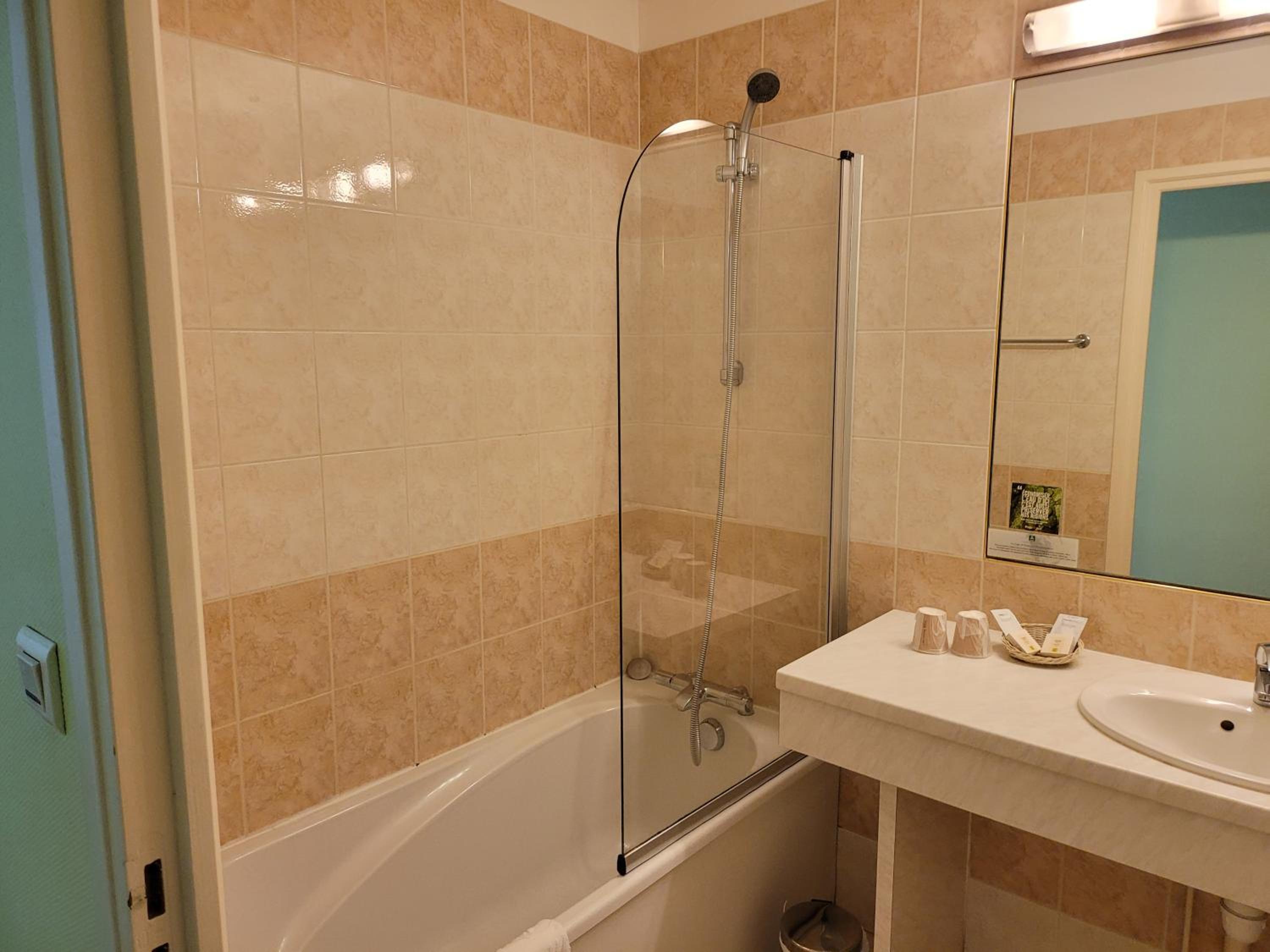 Standard Double Room - Photo 7