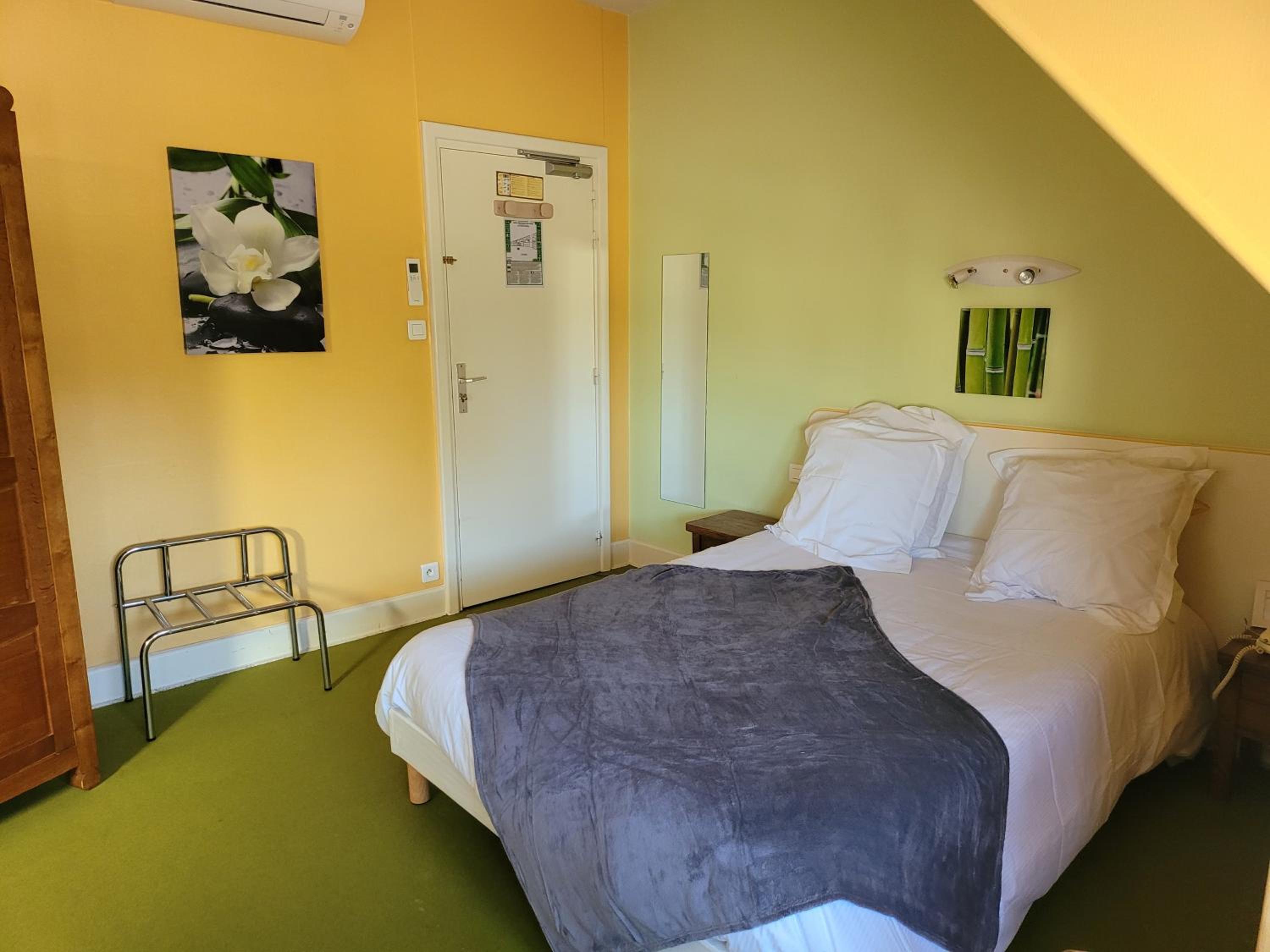 Standard Double Room - Photo 6