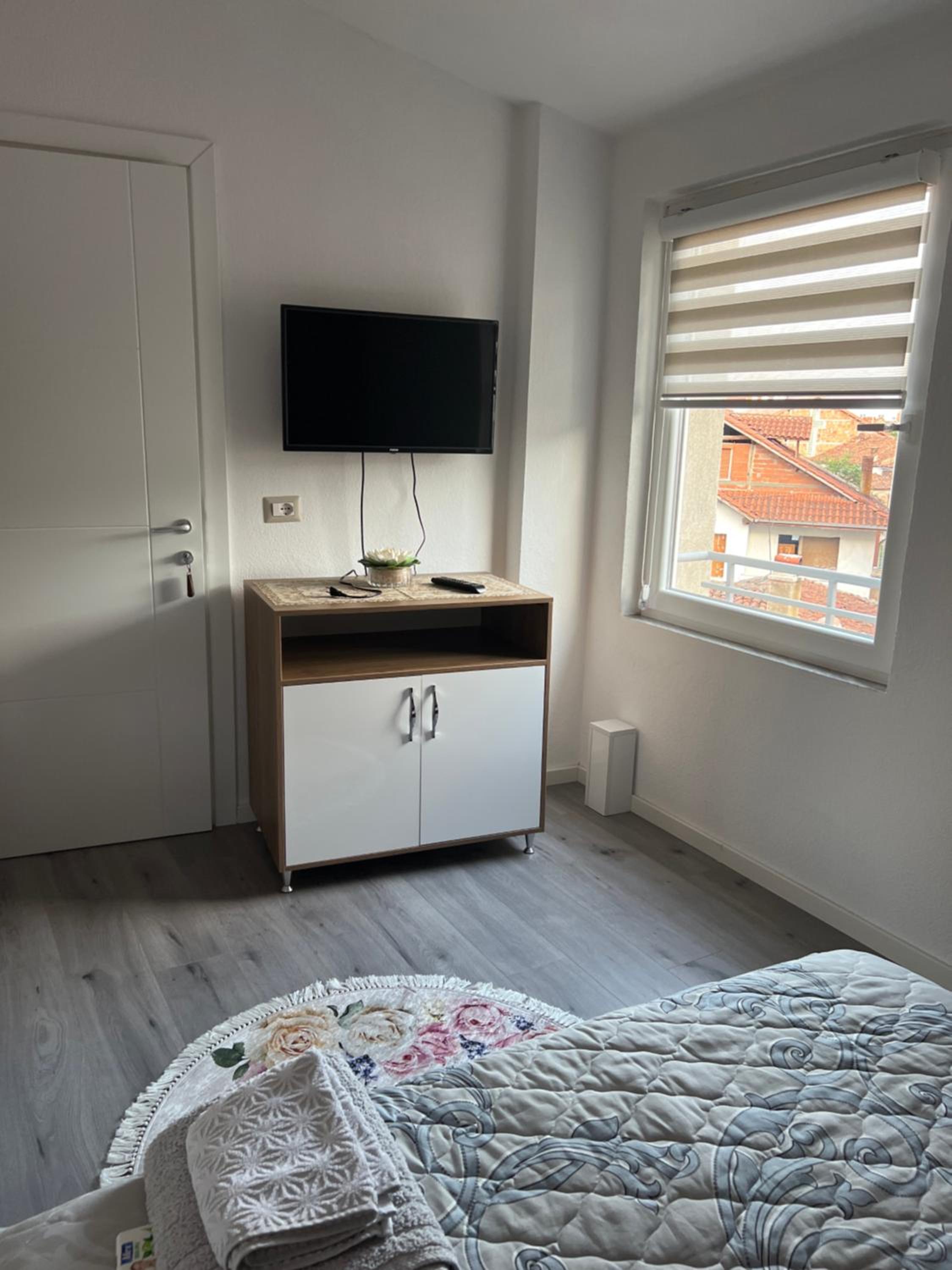 Double Room with Shared Bathroom photo 3