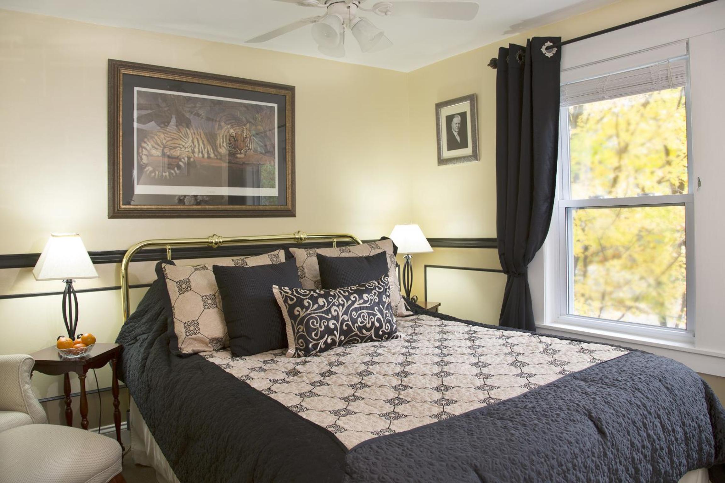 Hoover Bedroom photo 1