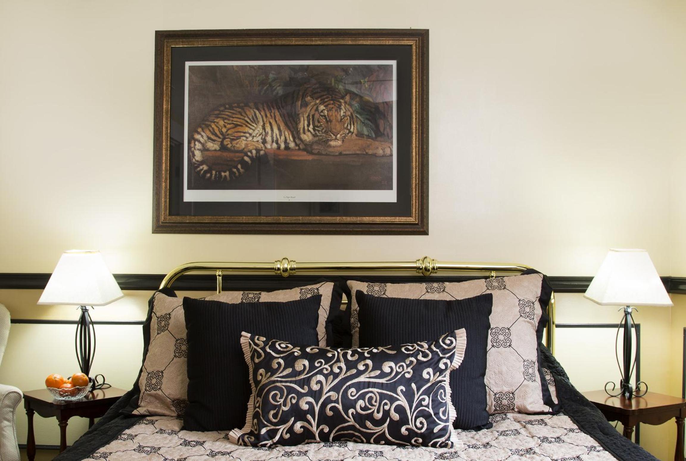 Hoover Bedroom photo 2
