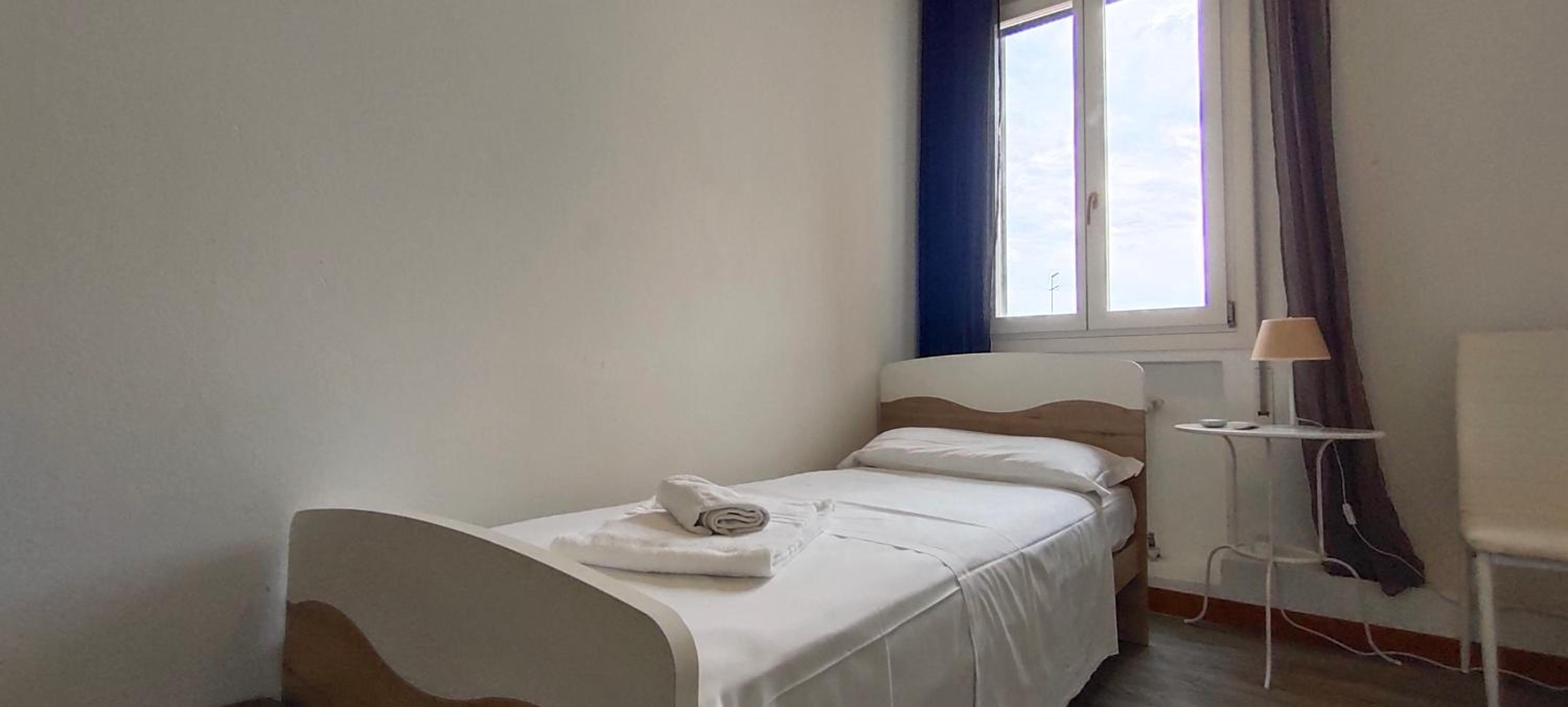 Single Room with Shared Bathroom photo 1