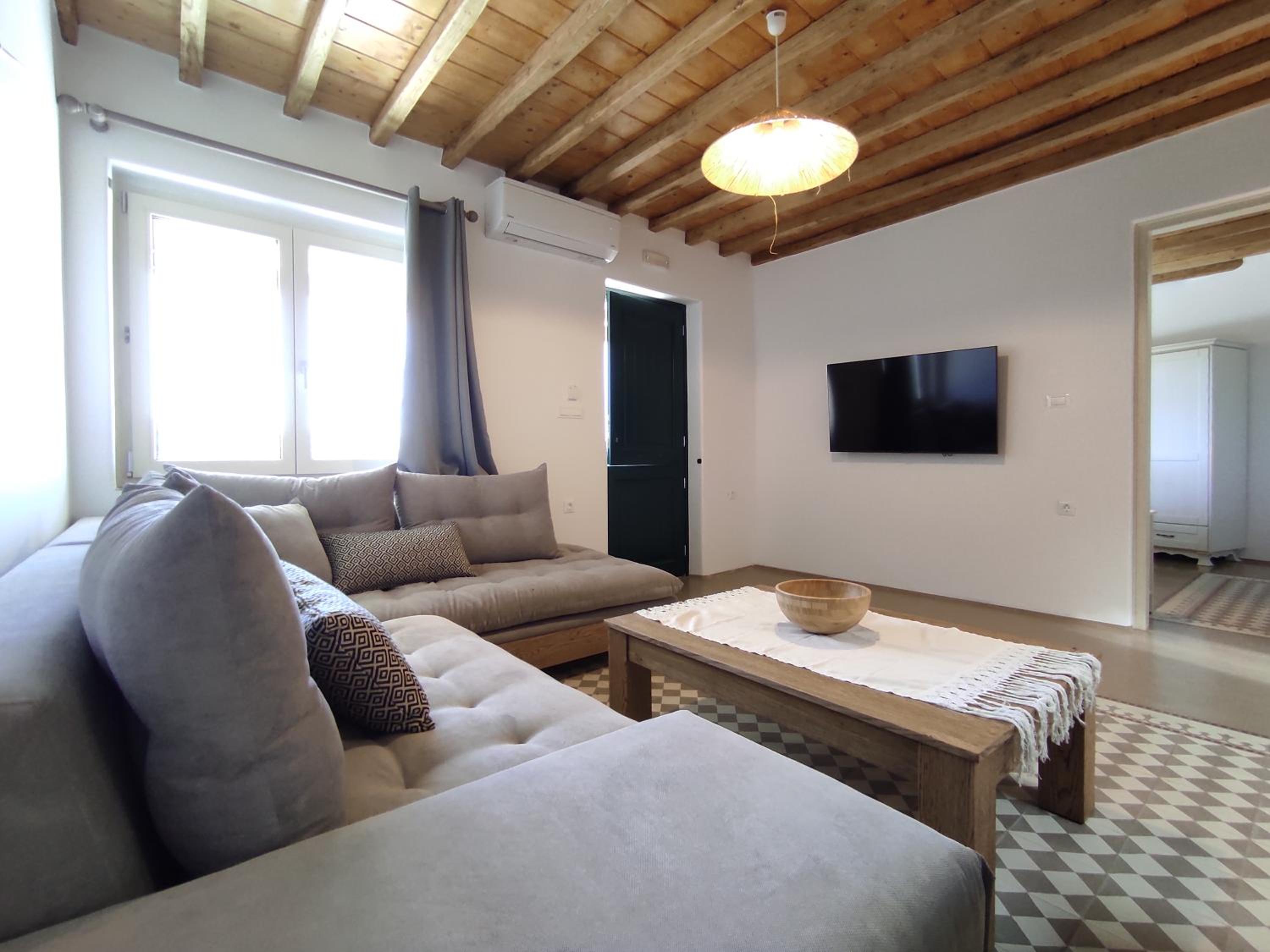 One-Bedroom House - Photo 28