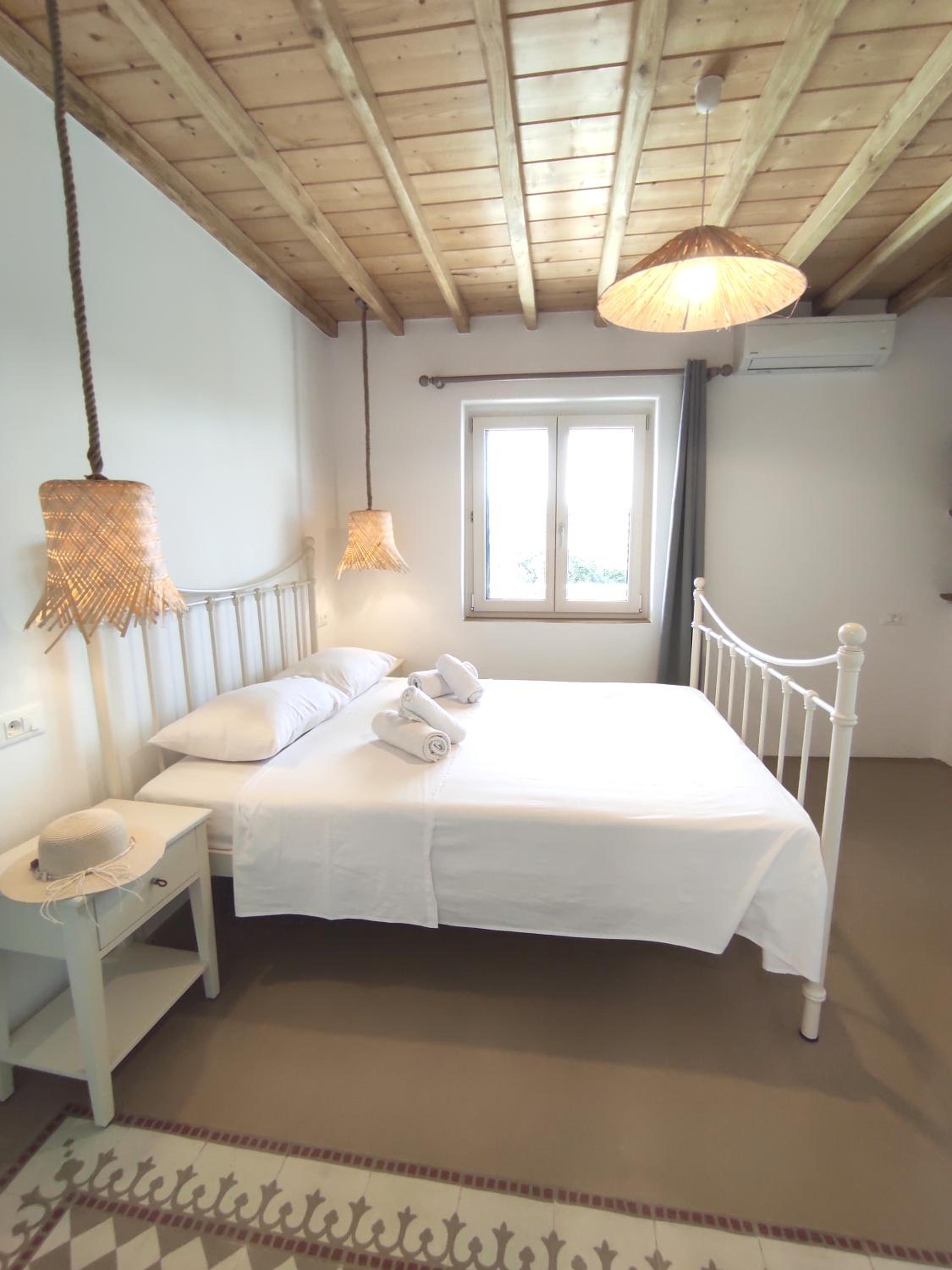 One-Bedroom House - Photo 18
