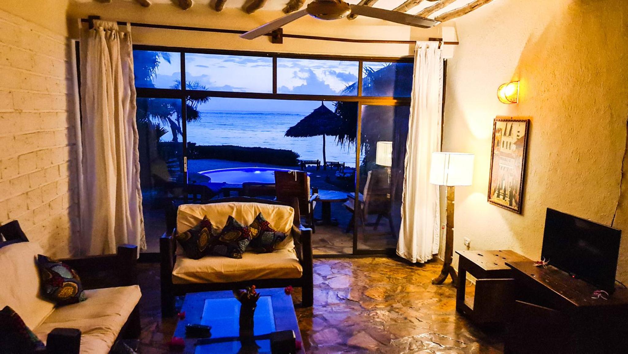 Deluxe Suite - Photo 6