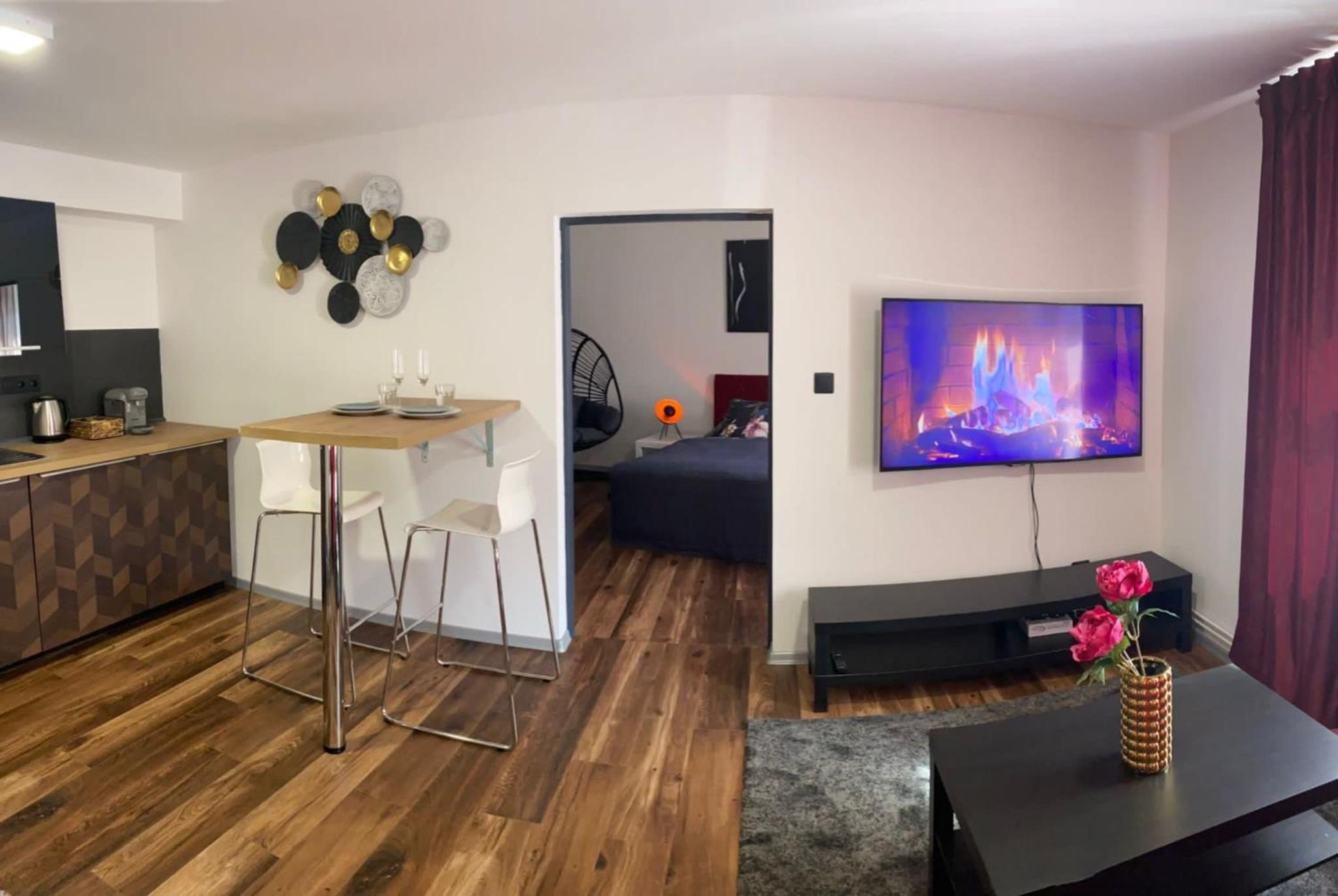 One-Bedroom Apartment - Photo 12