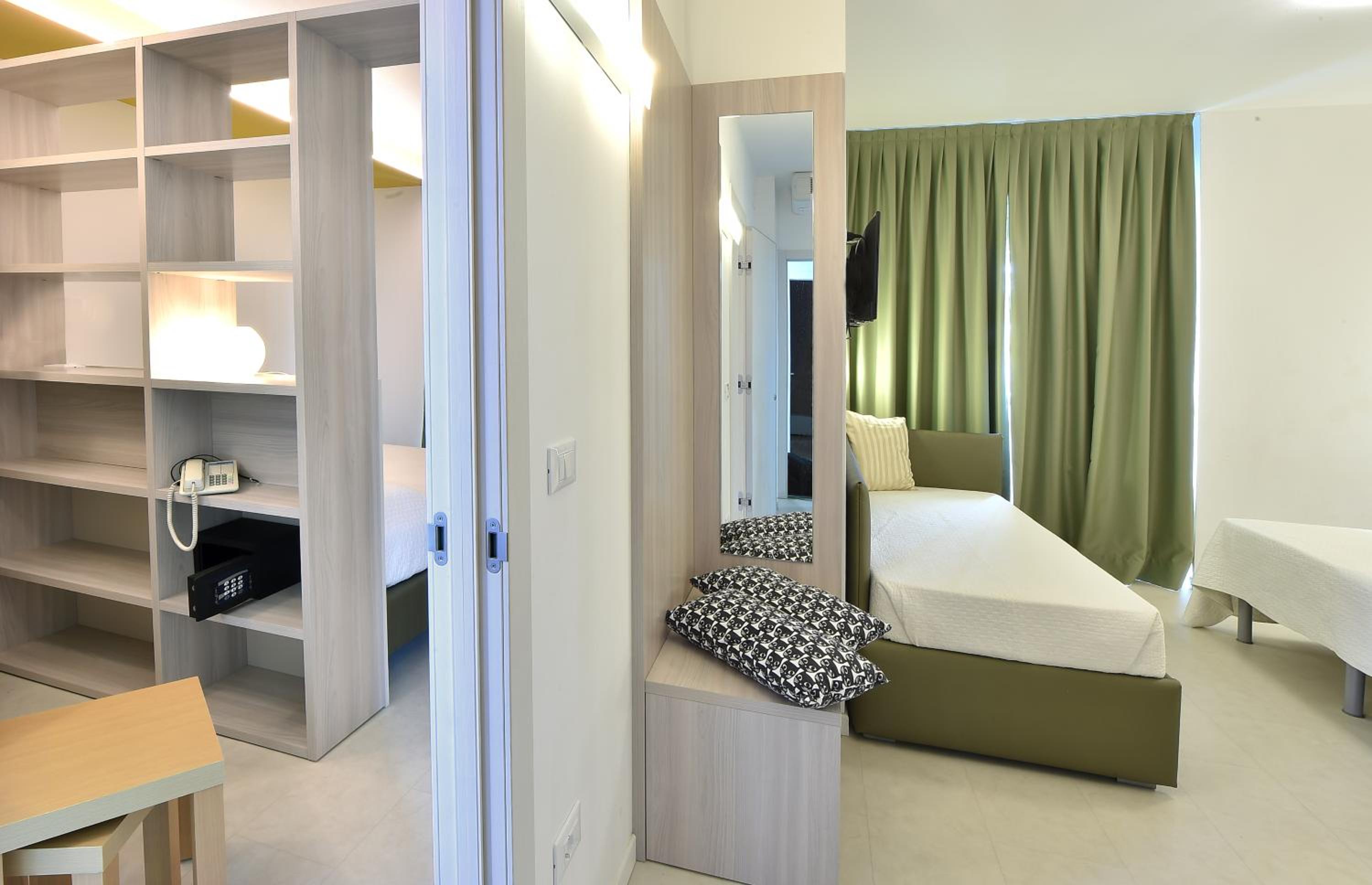 Two Connecting Rooms (5 Adults) - Photo 11