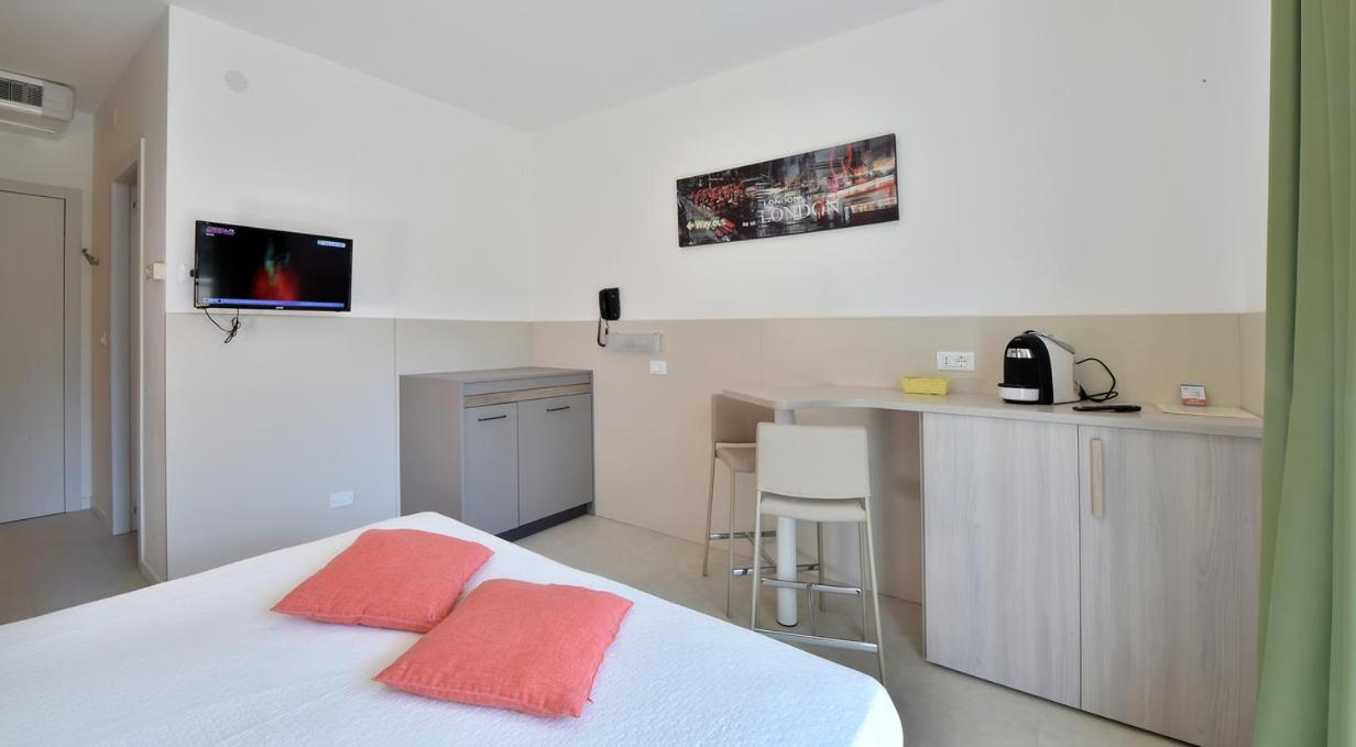 Two Connecting Rooms (5 Adults) - Photo 7
