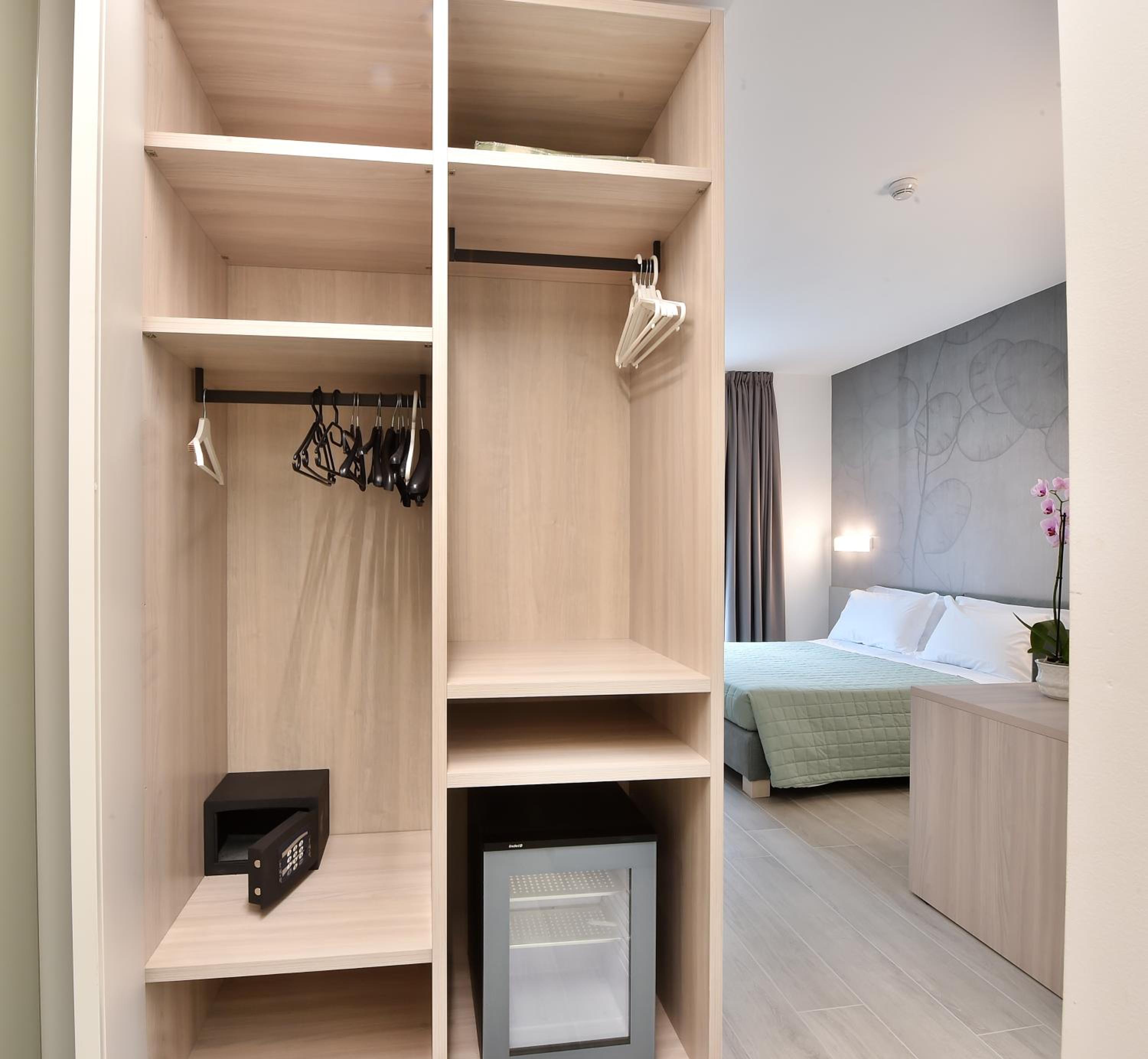 Superior Double Room with Balcony - Photo 5
