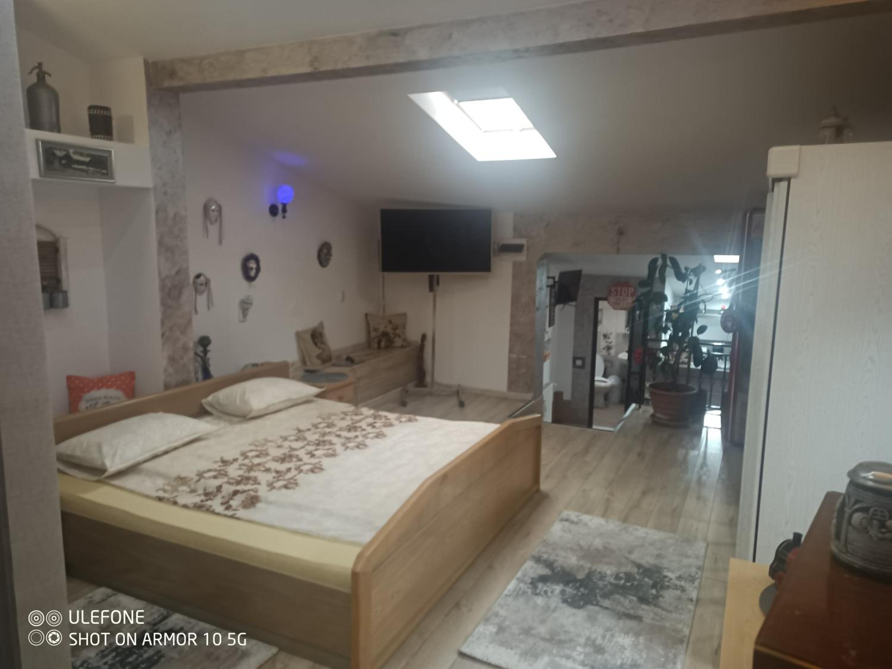 Apartment with Terrace - Photo 15