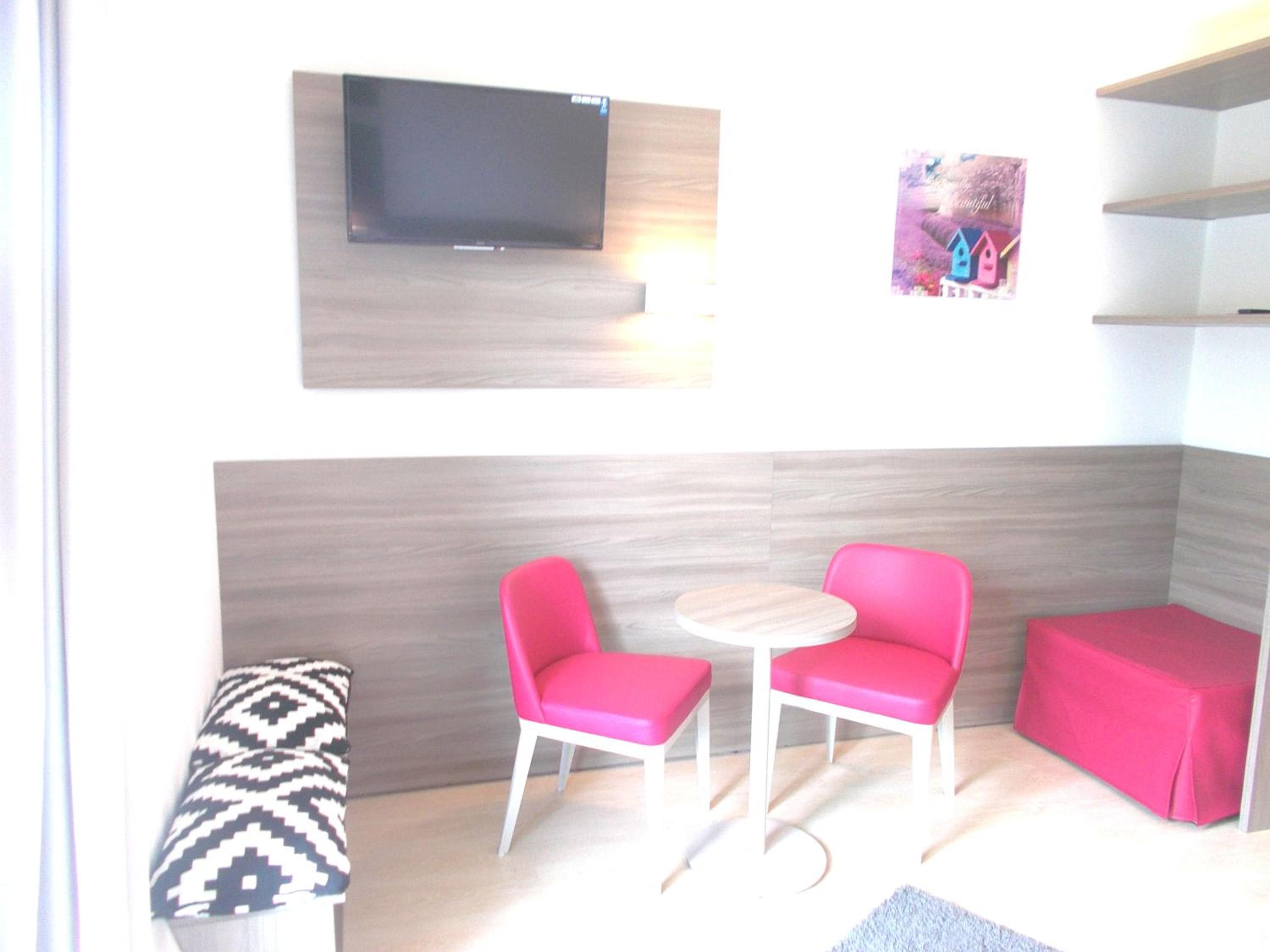 Junior Suite with Balcony - Photo 3