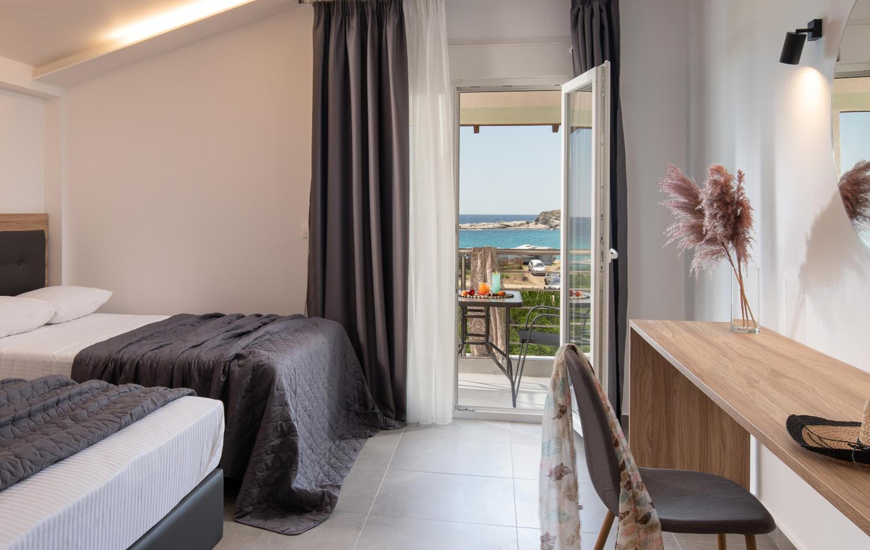 Studio Apartment with Sea View photo 2